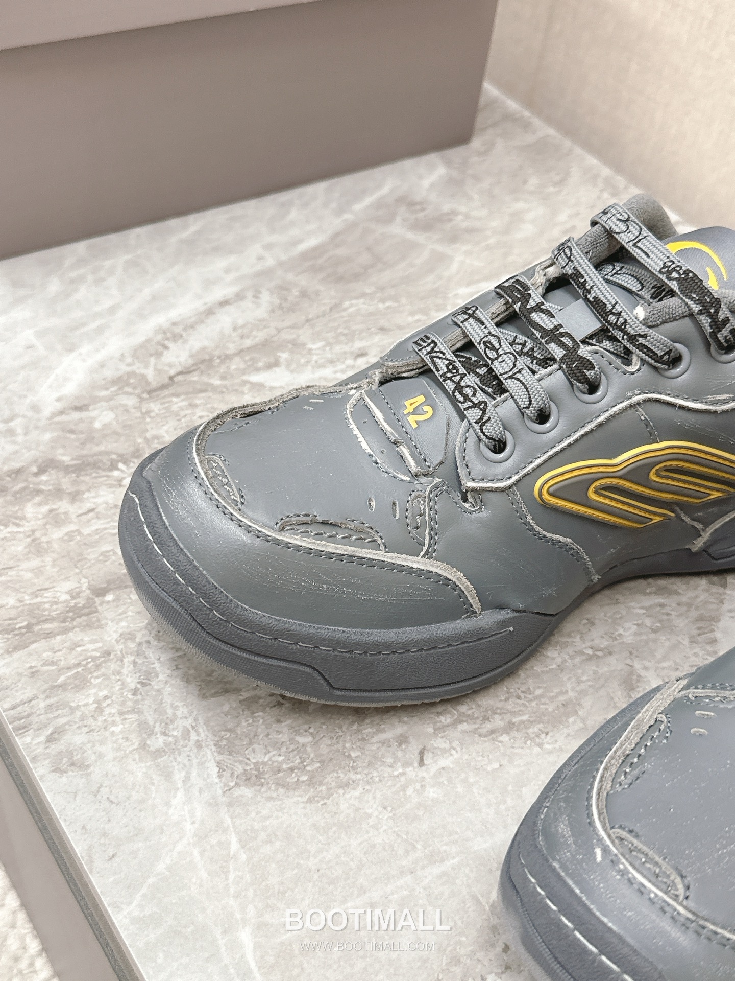 Balenciaga Hamptons Leather Distressed Chunky Sneakers 발렌시아가 햄튼스 레더 디스트레스드 청키 스니커즈 6