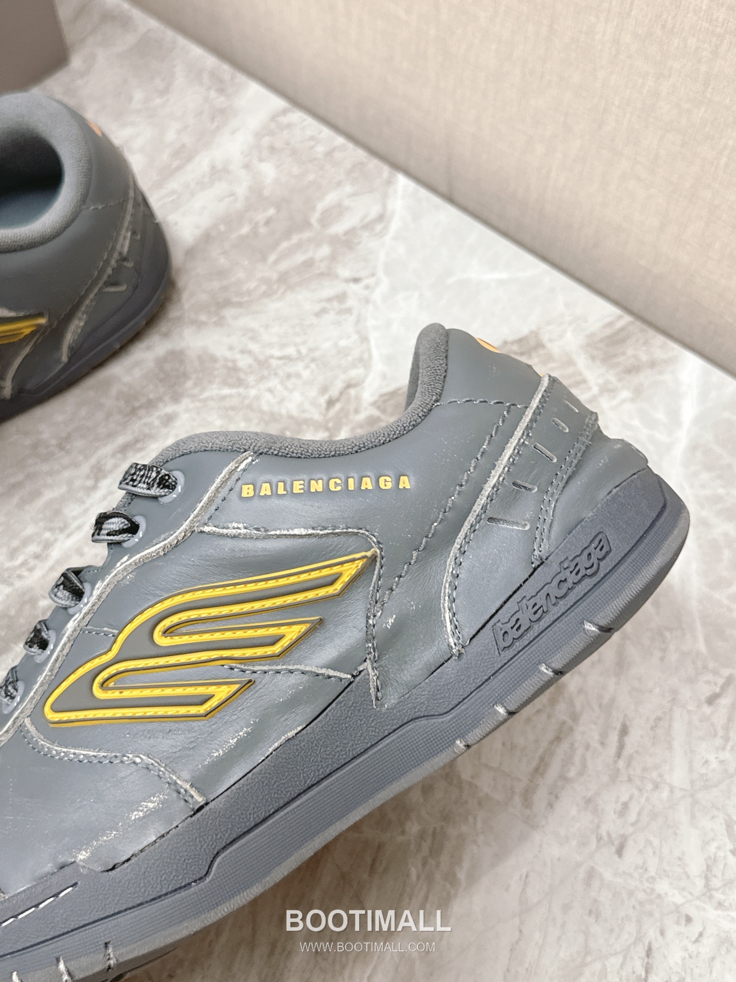 Balenciaga Hamptons Leather Distressed Chunky Sneakers 발렌시아가 햄튼스 레더 디스트레스드 청키 스니커즈 8