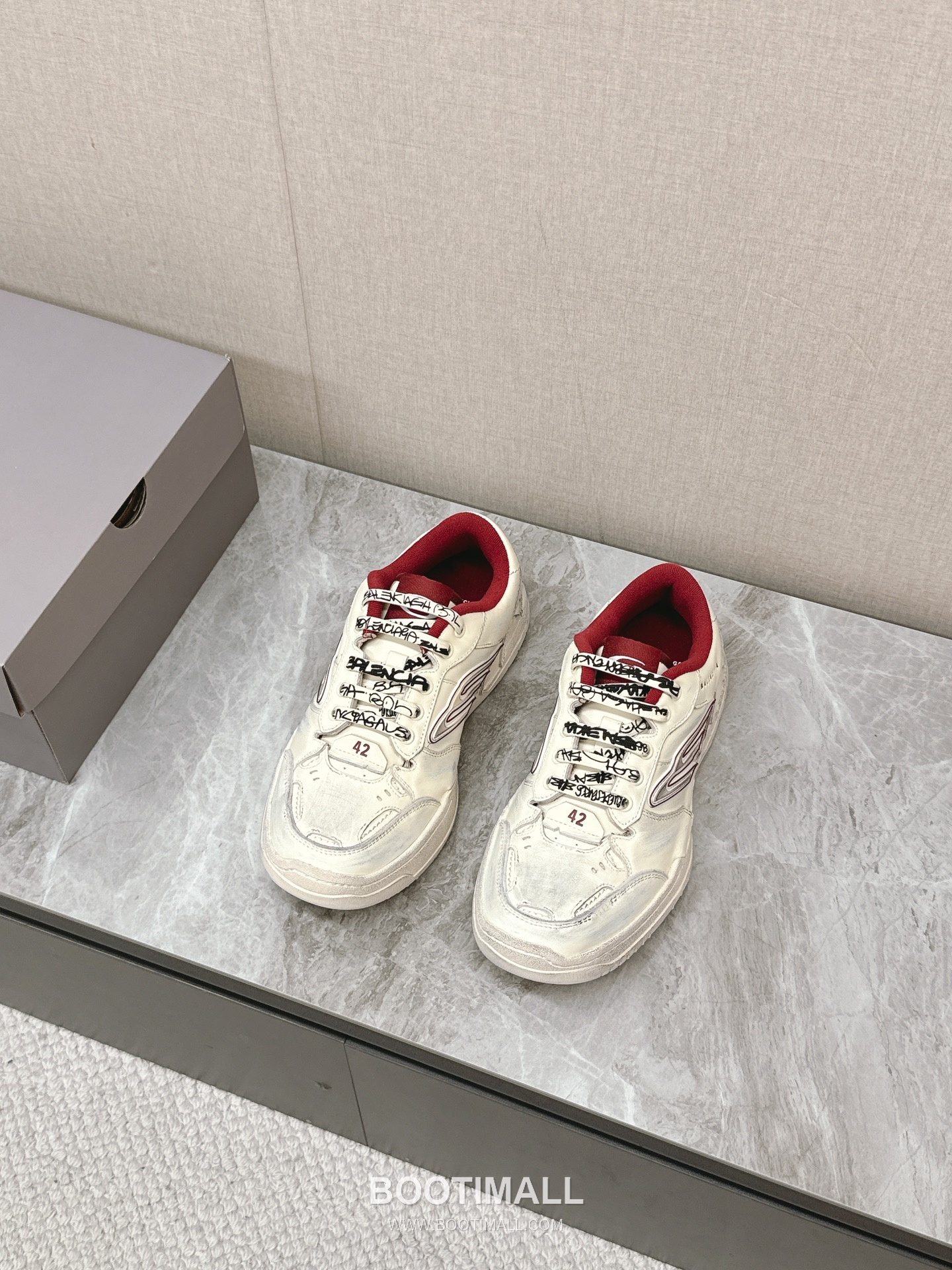 Balenciaga Hamptons Leather Distressed Chunky Sneakers 발렌시아가 햄튼스 레더 디스트레스드 청키 스니커즈 3