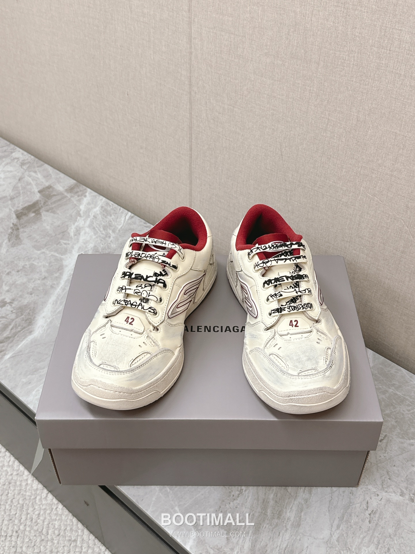 Balenciaga Hamptons Leather Distressed Chunky Sneakers 발렌시아가 햄튼스 레더 디스트레스드 청키 스니커즈 5