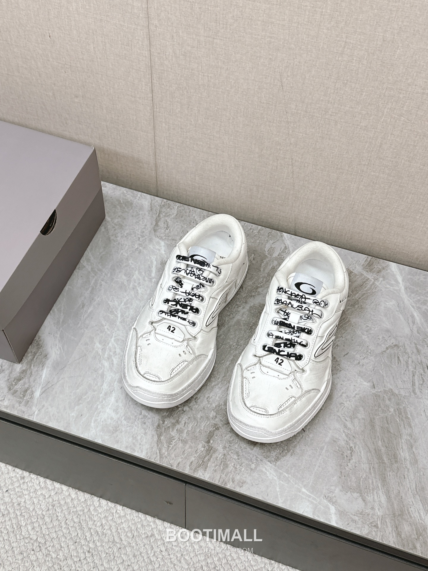 Balenciaga Hamptons Leather Distressed Chunky Sneakers 발렌시아가 햄튼스 레더 디스트레스드 청키 스니커즈 3