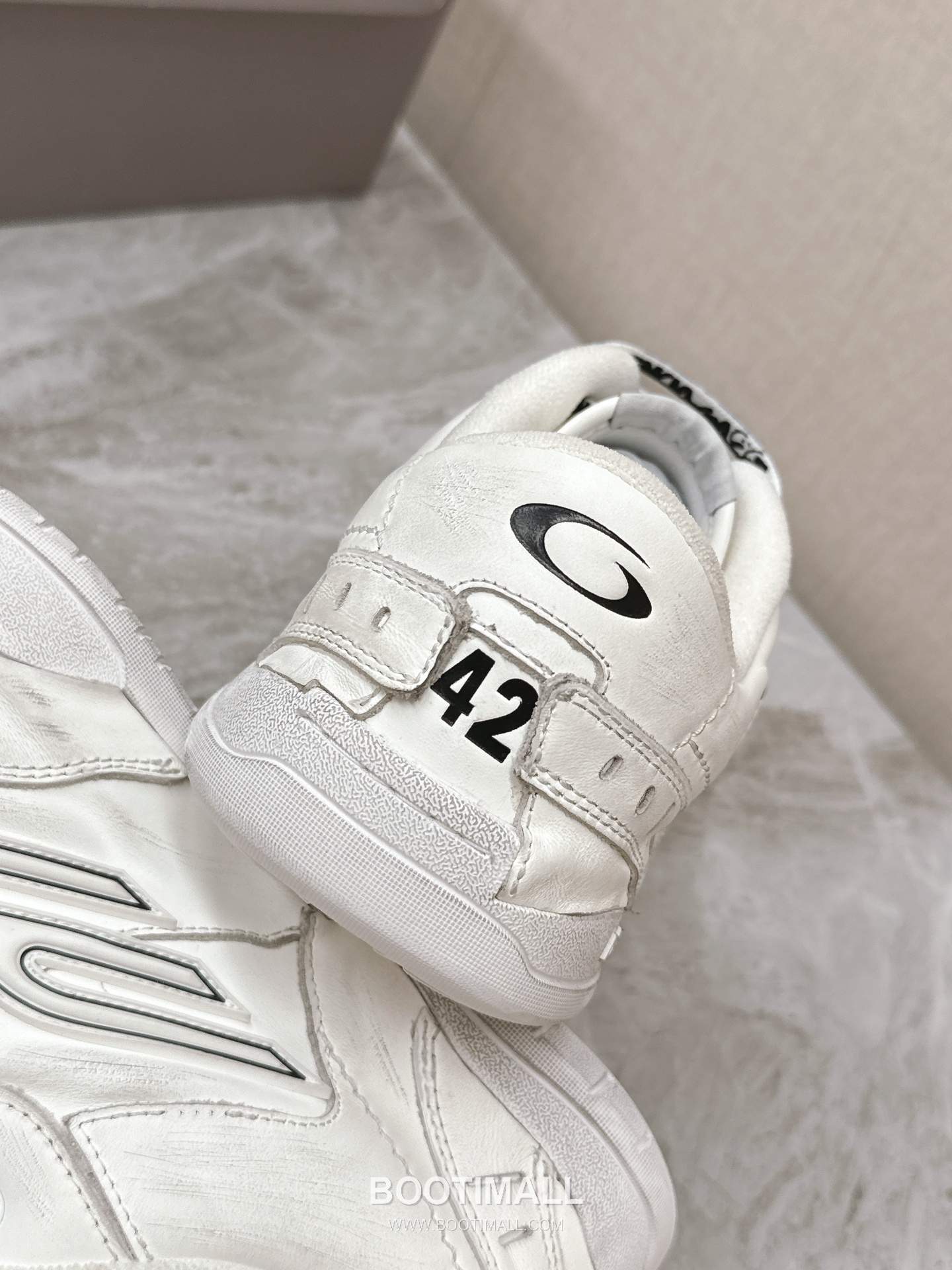 Balenciaga Hamptons Leather Distressed Chunky Sneakers 발렌시아가 햄튼스 레더 디스트레스드 청키 스니커즈 7