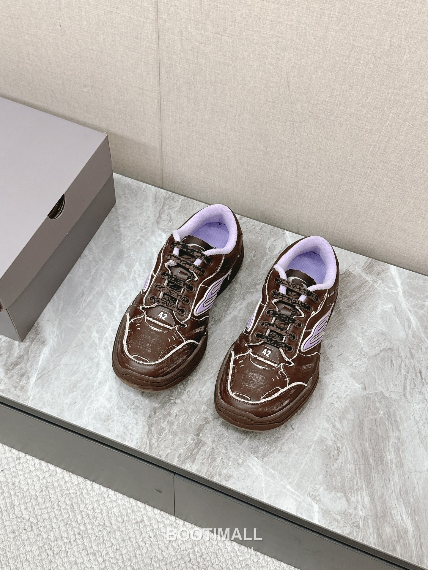 Balenciaga Hamptons Leather Distressed Chunky Sneakers 발렌시아가 햄튼스 레더 디스트레스드 청키 스니커즈 3