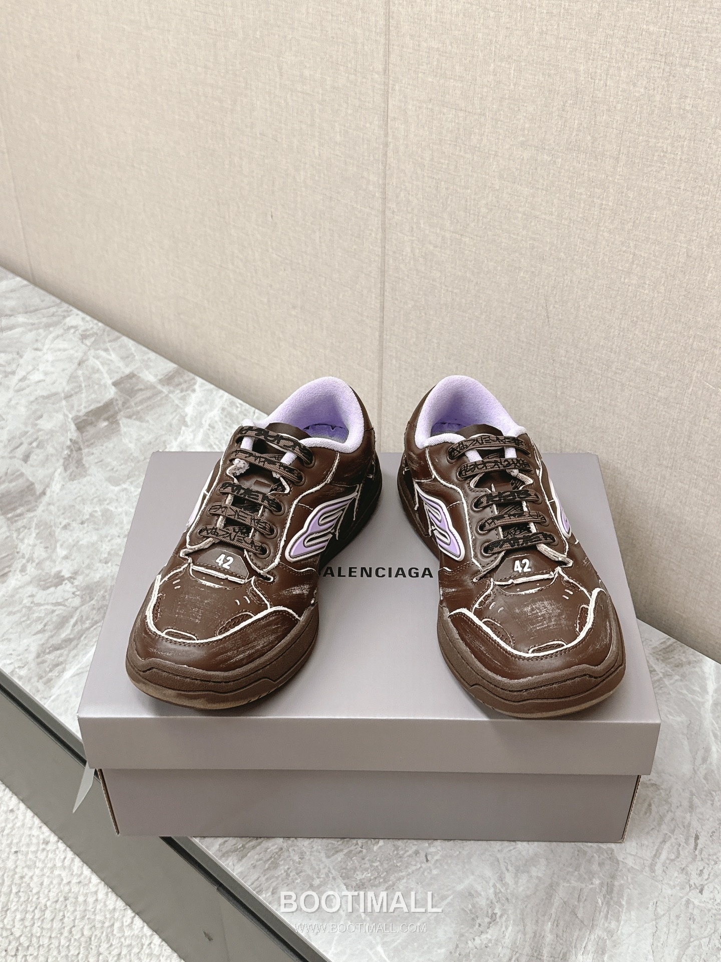 Balenciaga Hamptons Leather Distressed Chunky Sneakers 발렌시아가 햄튼스 레더 디스트레스드 청키 스니커즈 5