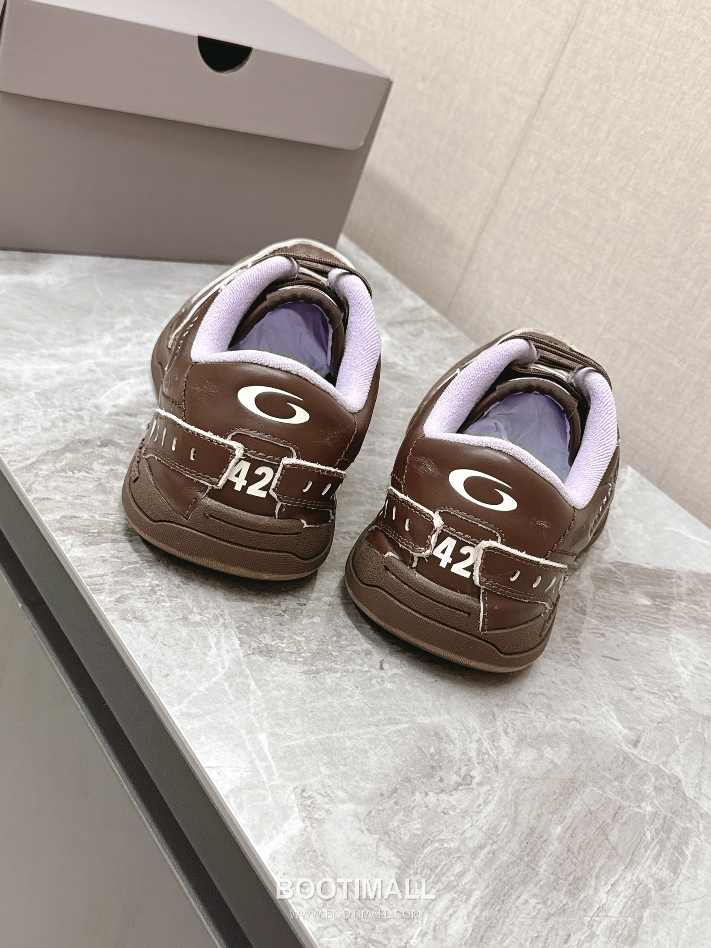 Balenciaga Hamptons Leather Distressed Chunky Sneakers 발렌시아가 햄튼스 레더 디스트레스드 청키 스니커즈 9