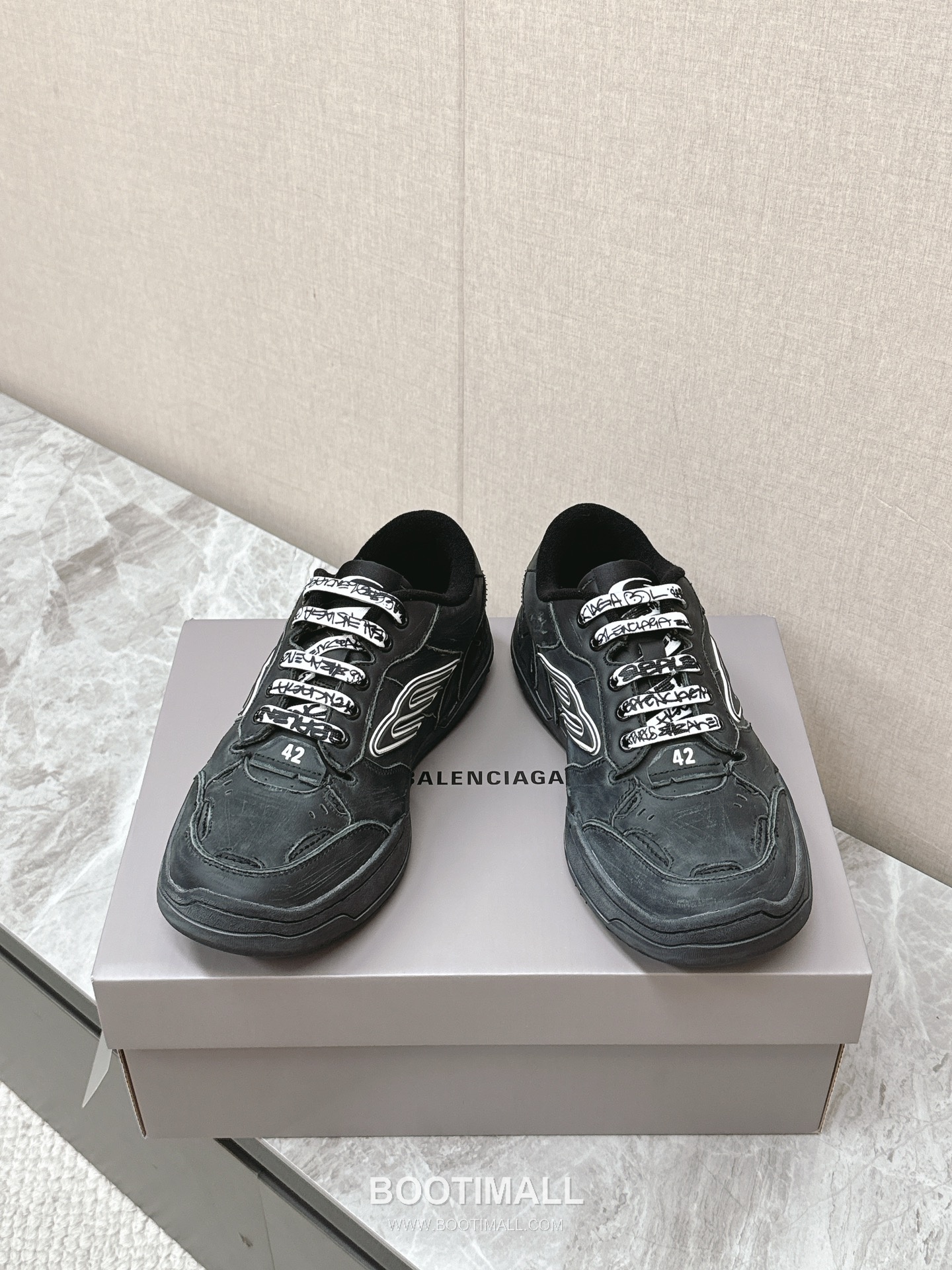 Balenciaga Hamptons Leather Distressed Chunky Sneakers 발렌시아가 햄튼스 레더 디스트레스드 청키 스니커즈 5