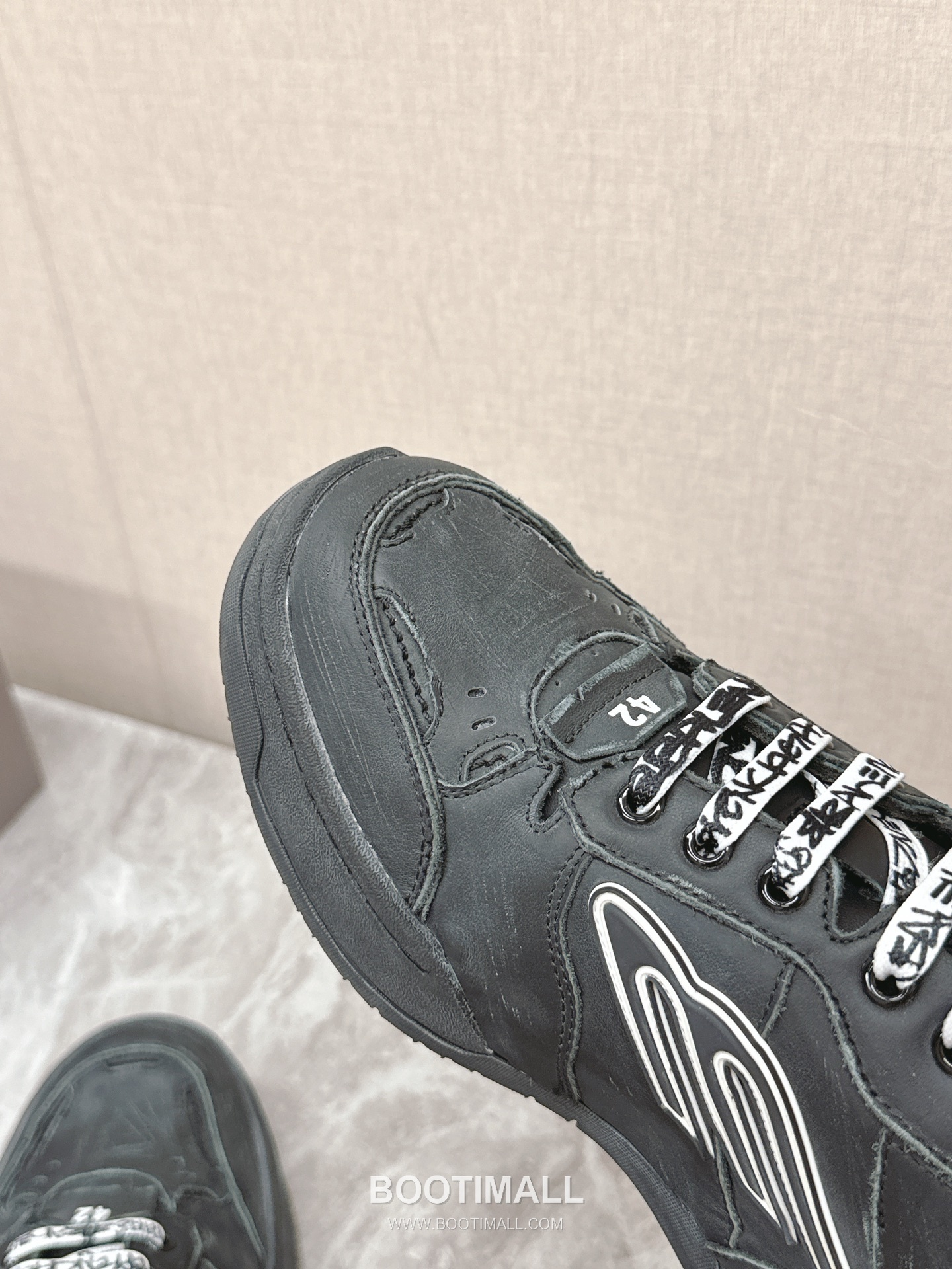 Balenciaga Hamptons Leather Distressed Chunky Sneakers 발렌시아가 햄튼스 레더 디스트레스드 청키 스니커즈 6