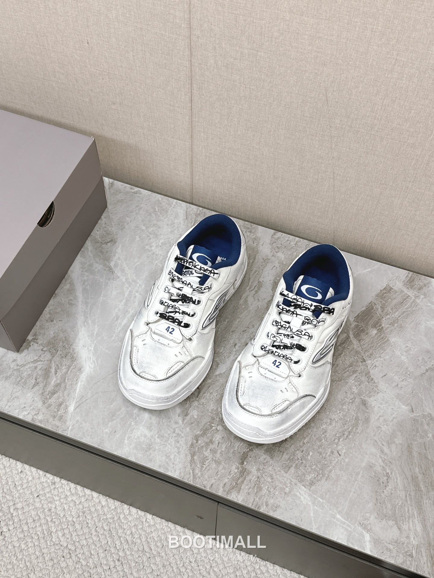 Balenciaga Hamptons Leather Distressed Chunky Sneakers 발렌시아가 햄튼스 레더 디스트레스드 청키 스니커즈 3