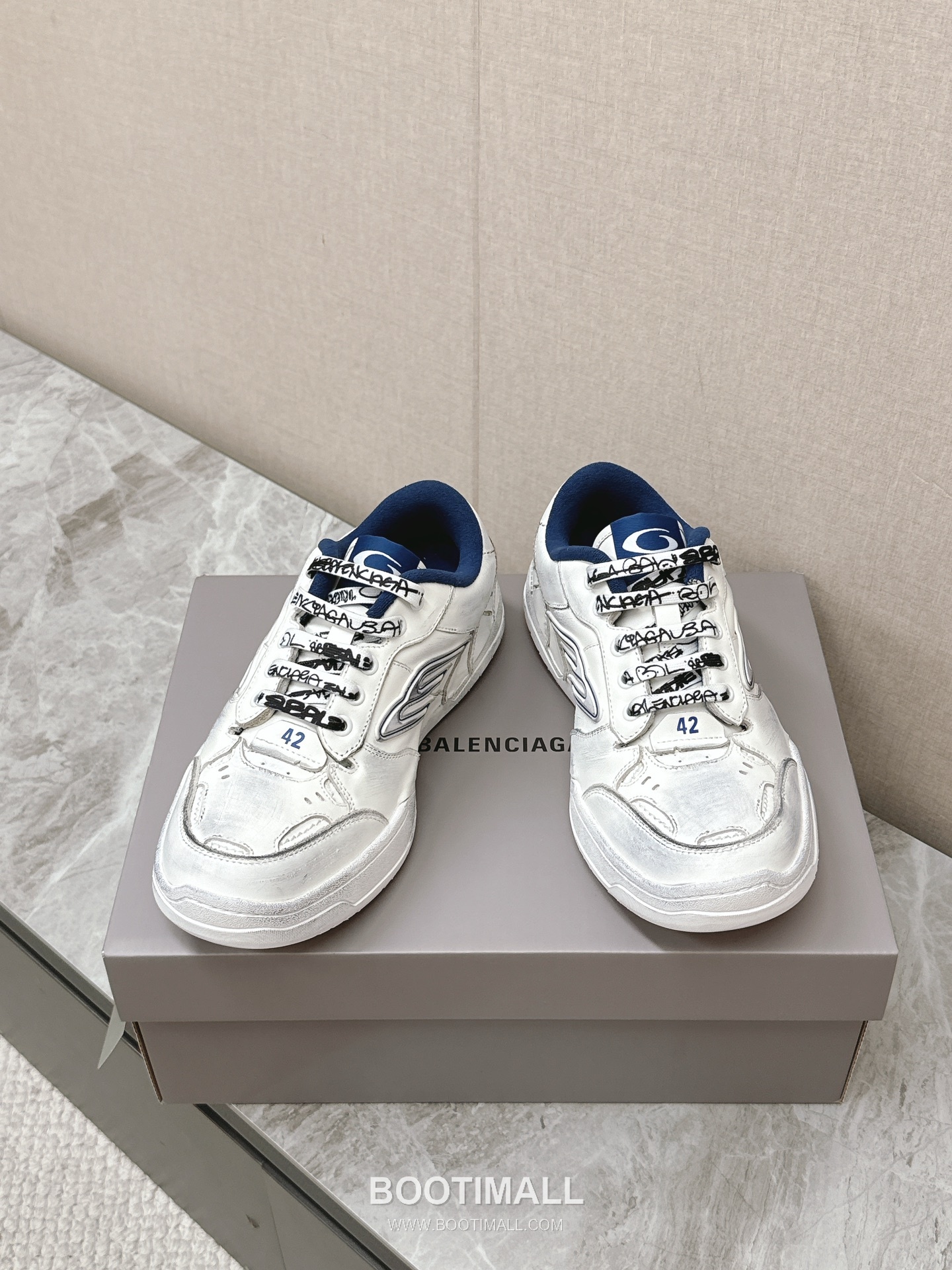 Balenciaga Hamptons Leather Distressed Chunky Sneakers 발렌시아가 햄튼스 레더 디스트레스드 청키 스니커즈 5