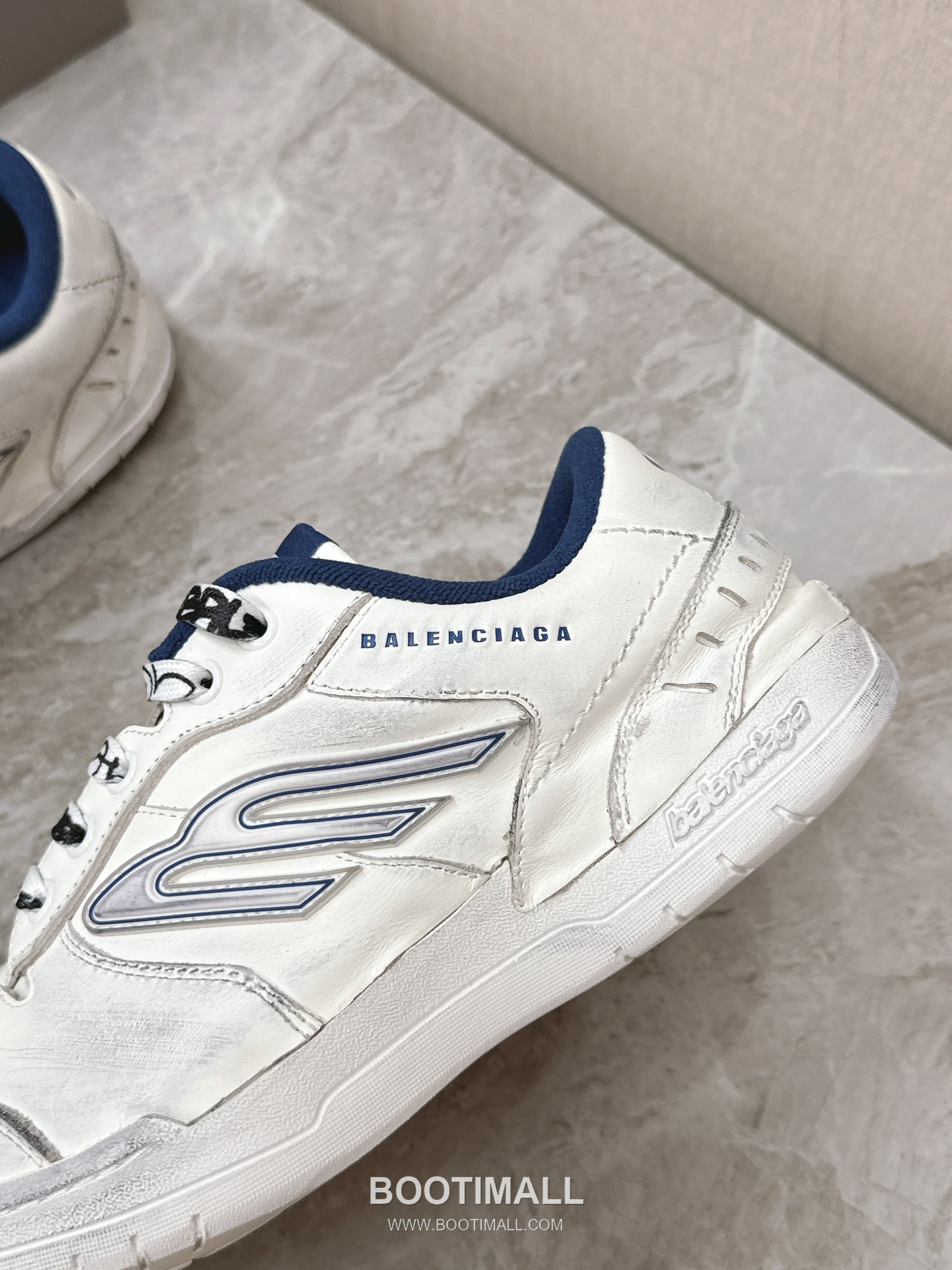 Balenciaga Hamptons Leather Distressed Chunky Sneakers 발렌시아가 햄튼스 레더 디스트레스드 청키 스니커즈 8