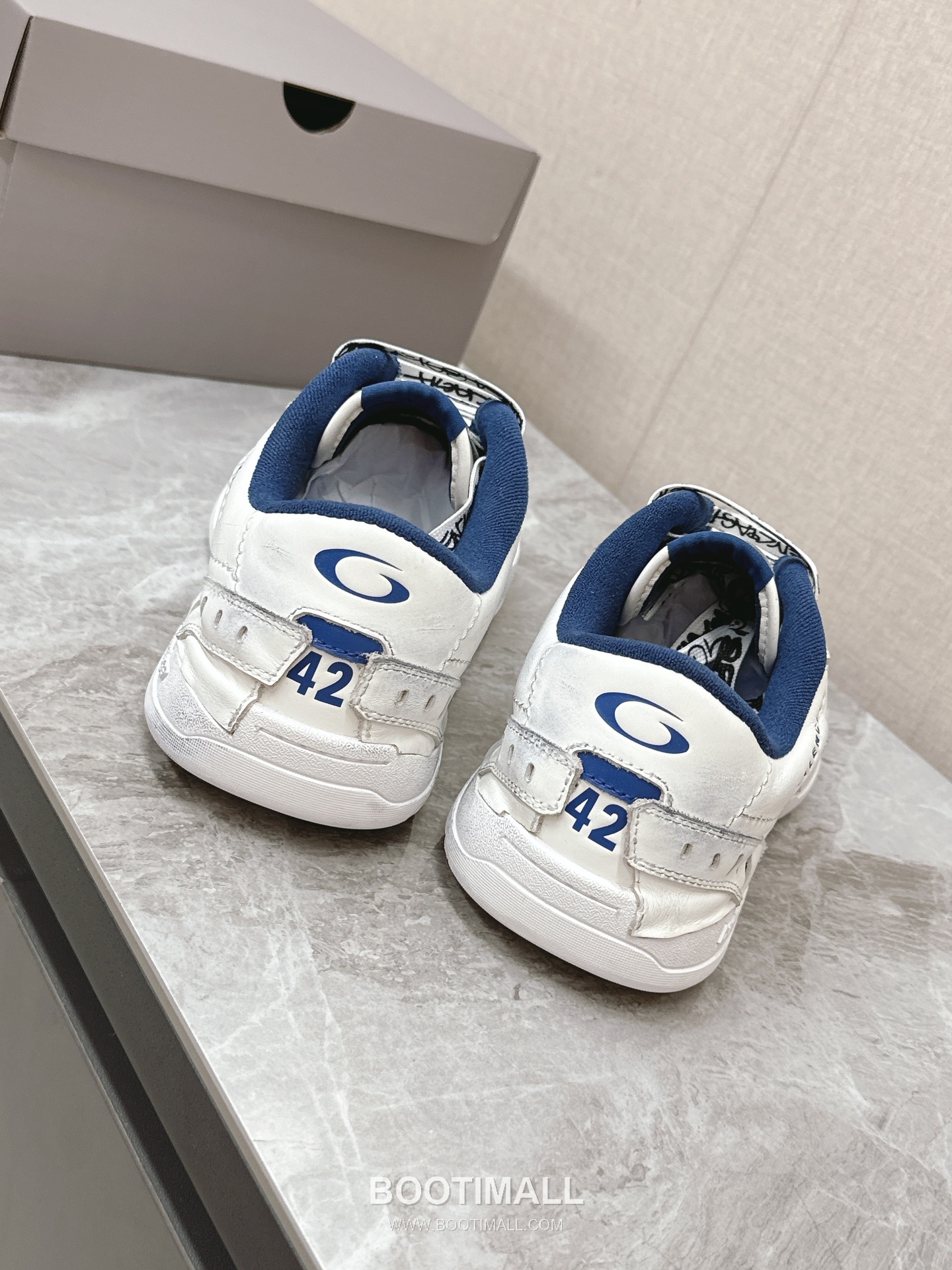 Balenciaga Hamptons Leather Distressed Chunky Sneakers 발렌시아가 햄튼스 레더 디스트레스드 청키 스니커즈 9