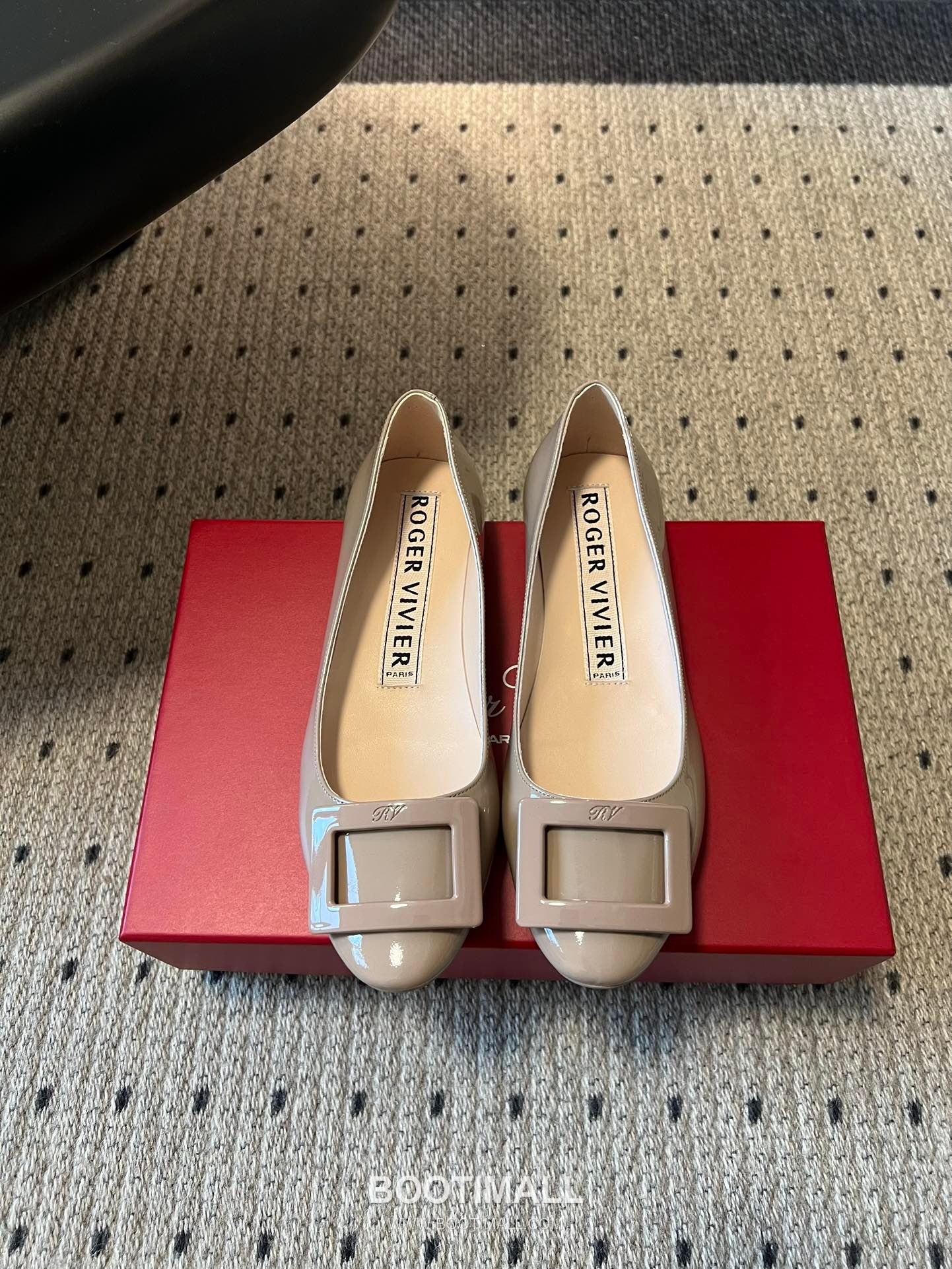 Roger Vivier Belle Vivier Patent Leather Metal Buckle Ballet Flats 로저 비비에 벨 비비에 페이턴트 레더 메탈 버클 발레 플랫 슈즈 1