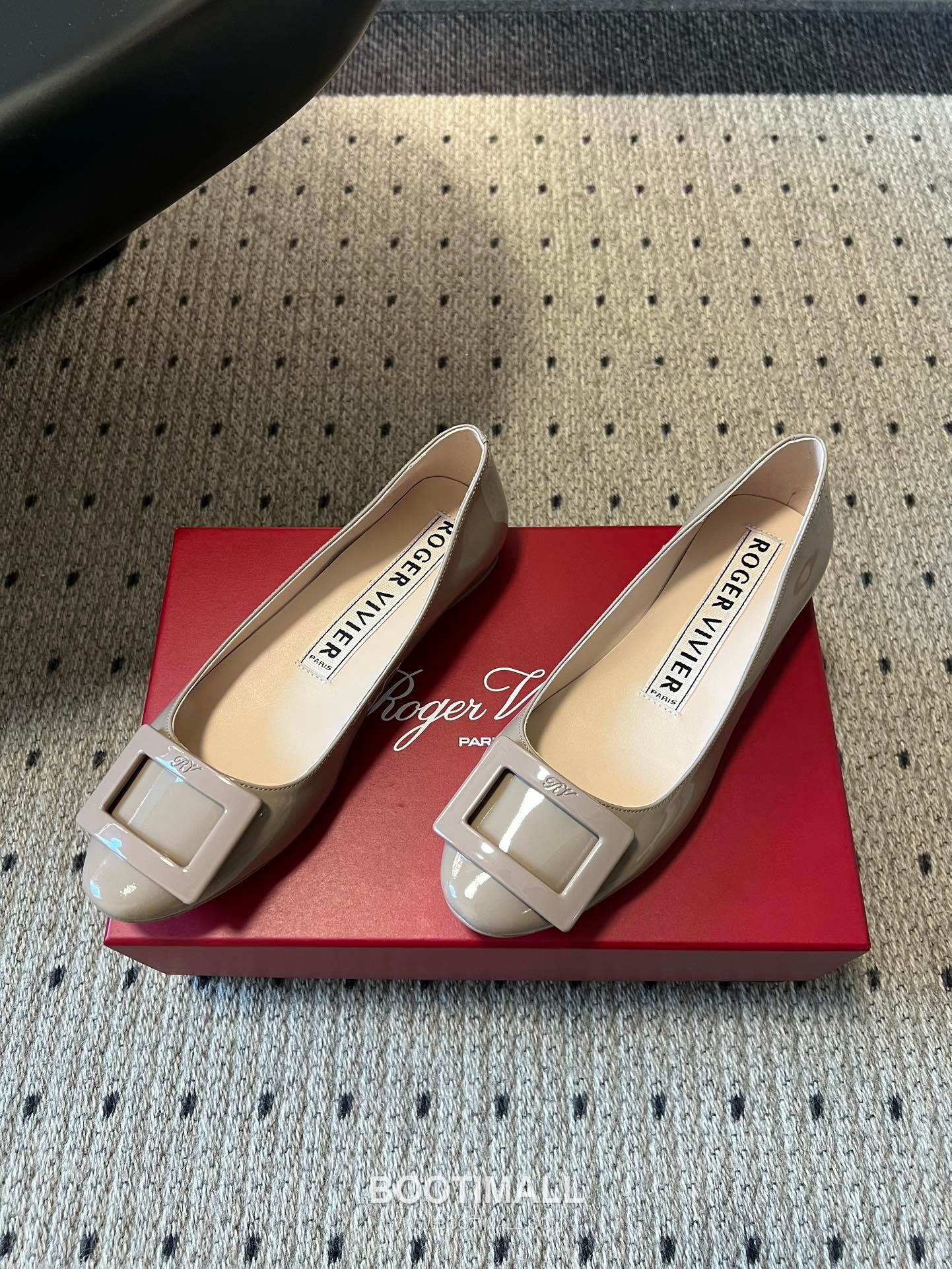 Roger Vivier Belle Vivier Patent Leather Metal Buckle Ballet Flats 로저 비비에 벨 비비에 페이턴트 레더 메탈 버클 발레 플랫 슈즈 2