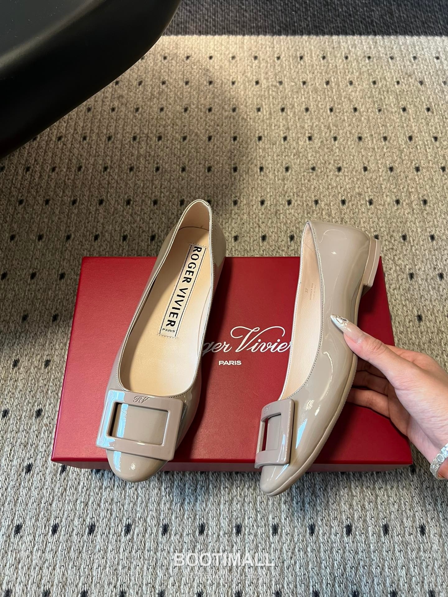 Roger Vivier Belle Vivier Patent Leather Metal Buckle Ballet Flats 로저 비비에 벨 비비에 페이턴트 레더 메탈 버클 발레 플랫 슈즈 4