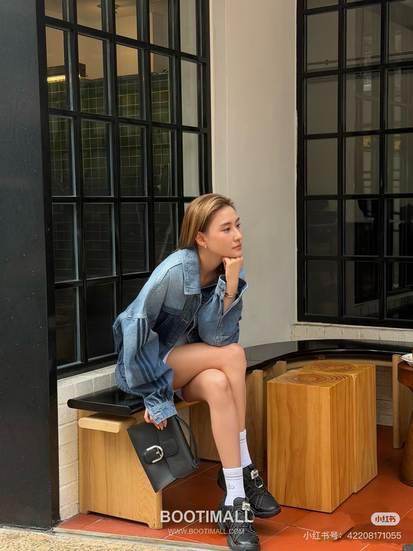 Roger Vivier Viv' Run Leather Mesh Crystal Buckle Chunky Sneakers 로저 비비에 비브 런 레더 메쉬 크리스탈 버클 청키 스니커즈 1