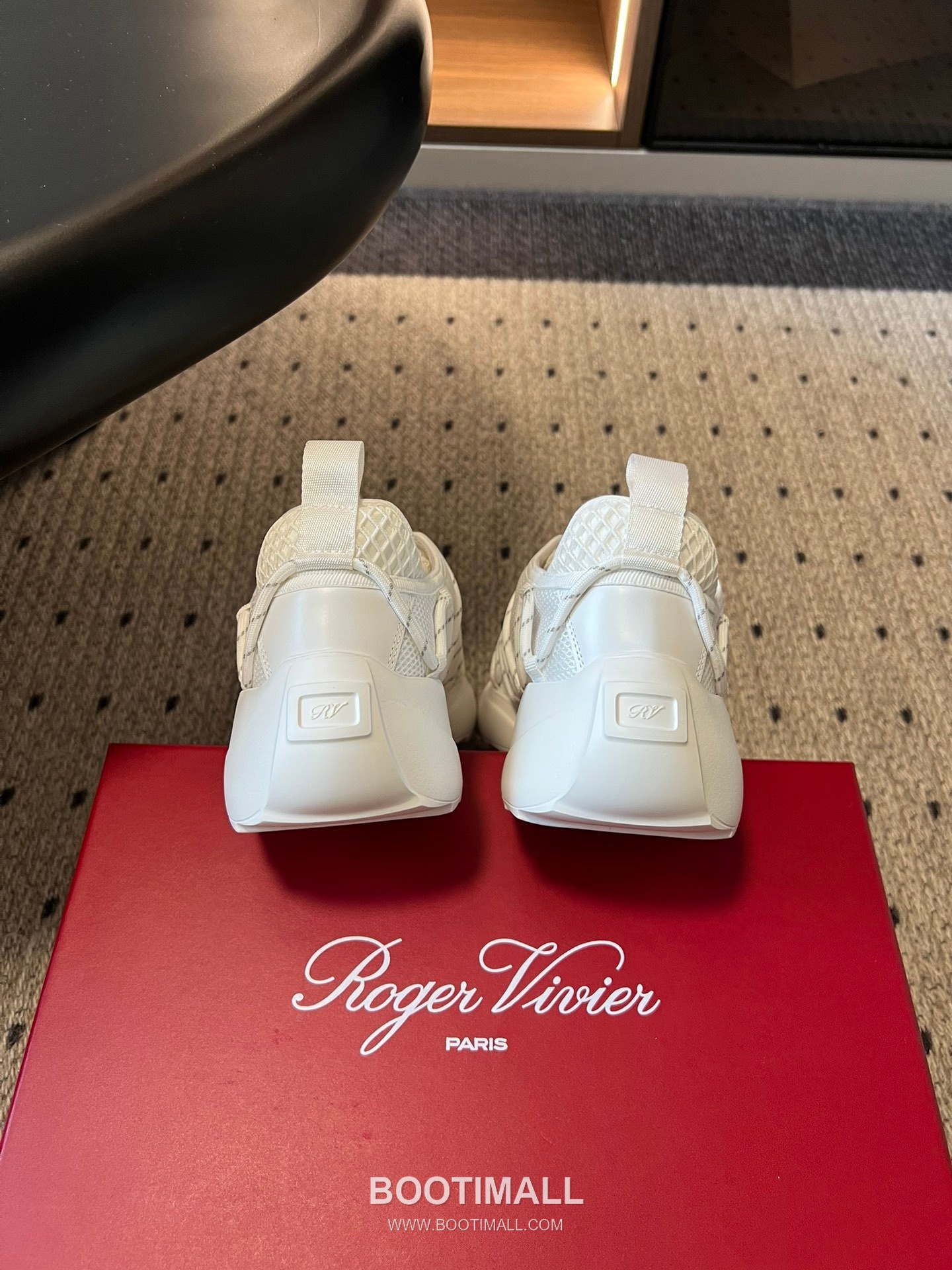 Roger Vivier Viv' Run Leather Mesh Crystal Buckle Chunky Sneakers 로저 비비에 비브 런 레더 메쉬 크리스탈 버클 청키 스니커즈 25