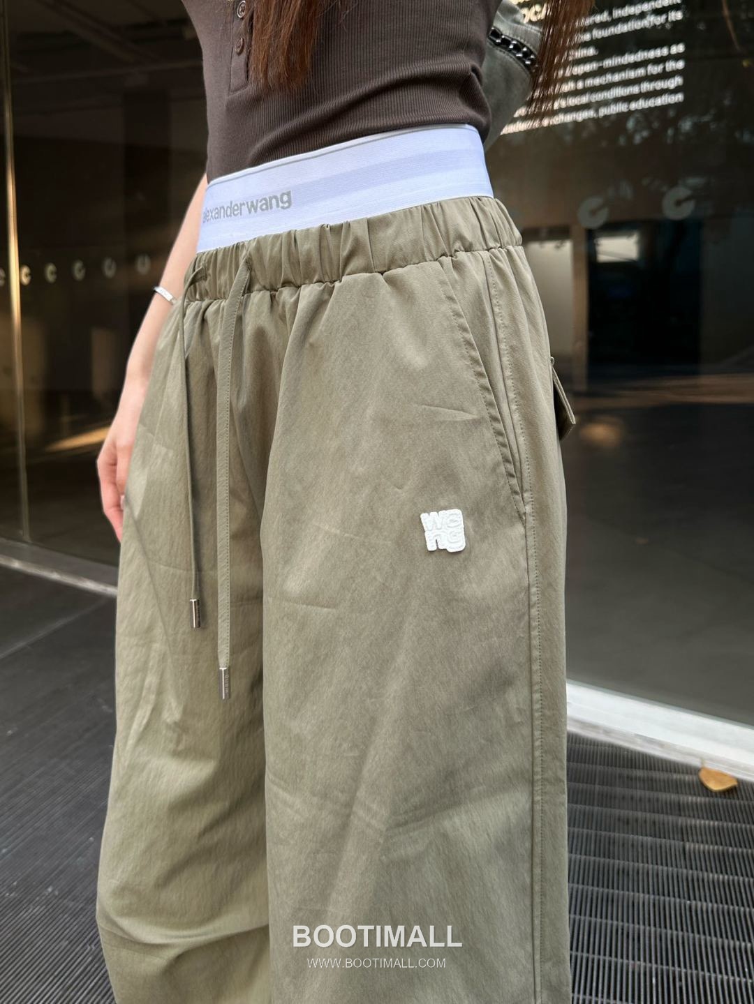 Alexander Wang SS26 Logo Tape Cargo Drawstring Pants 알렉산더왕 로고 테이프 카고 드로우스트링 팬츠 9