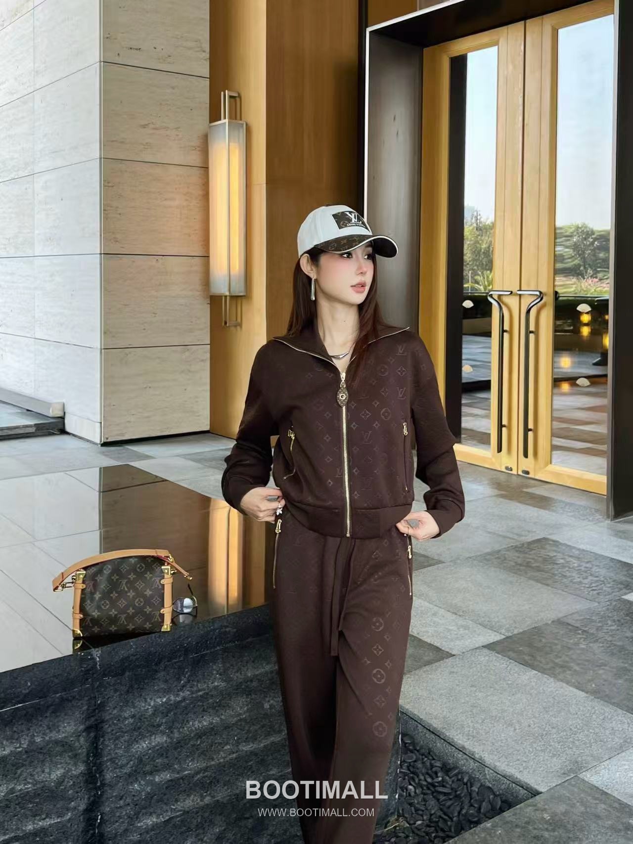Louis Vuitton SS26 Monogram Embossed Cotton Track Jacket & Pants Set 루이비통 모노그램 엠보스 코튼 트랙 재킷 앤 팬츠 세트 2