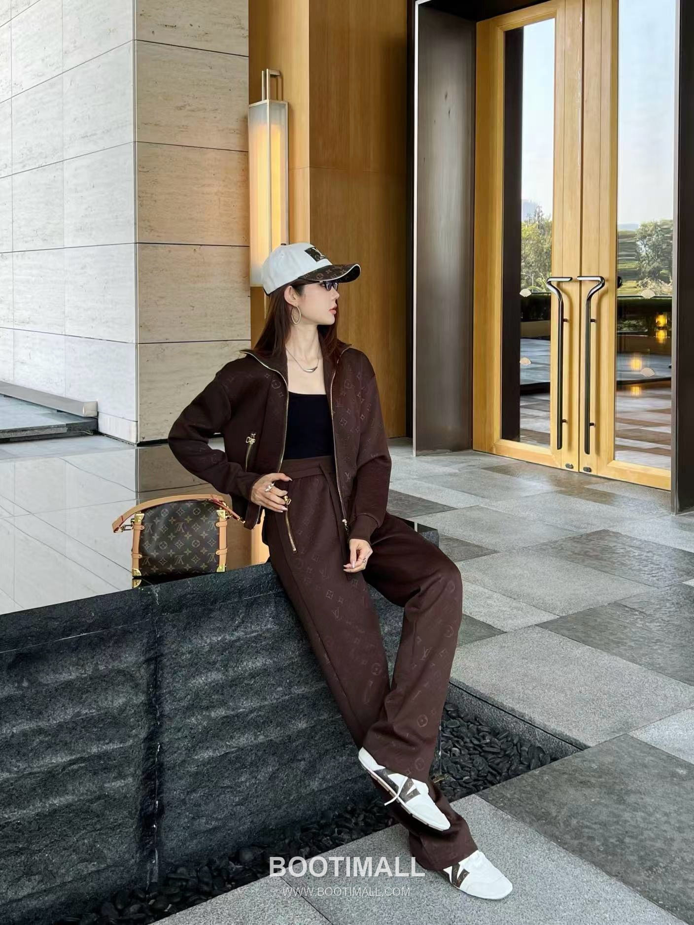 Louis Vuitton SS26 Monogram Embossed Cotton Track Jacket & Pants Set 루이비통 모노그램 엠보스 코튼 트랙 재킷 앤 팬츠 세트 3