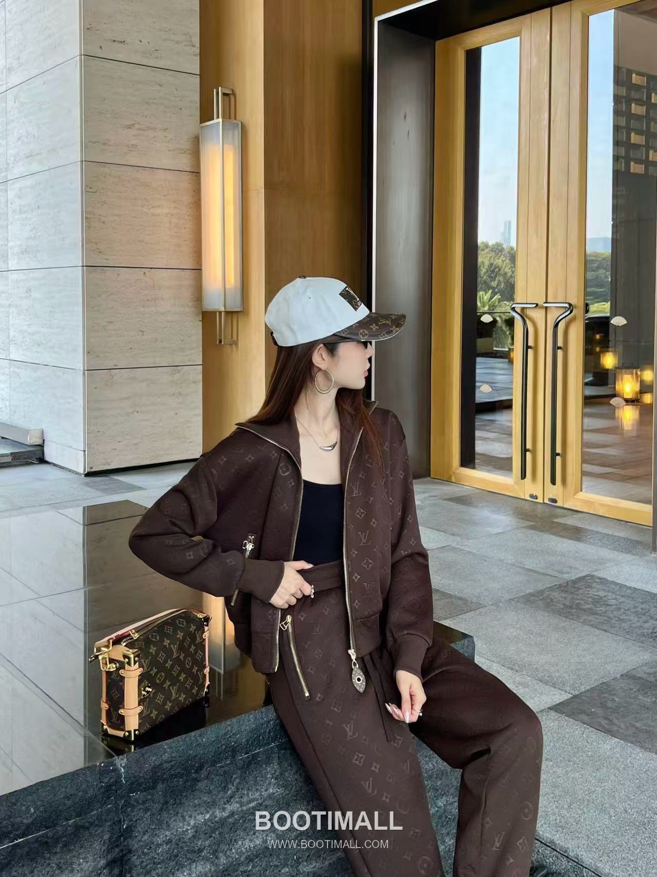 Louis Vuitton SS26 Monogram Embossed Cotton Track Jacket & Pants Set 루이비통 모노그램 엠보스 코튼 트랙 재킷 앤 팬츠 세트 4