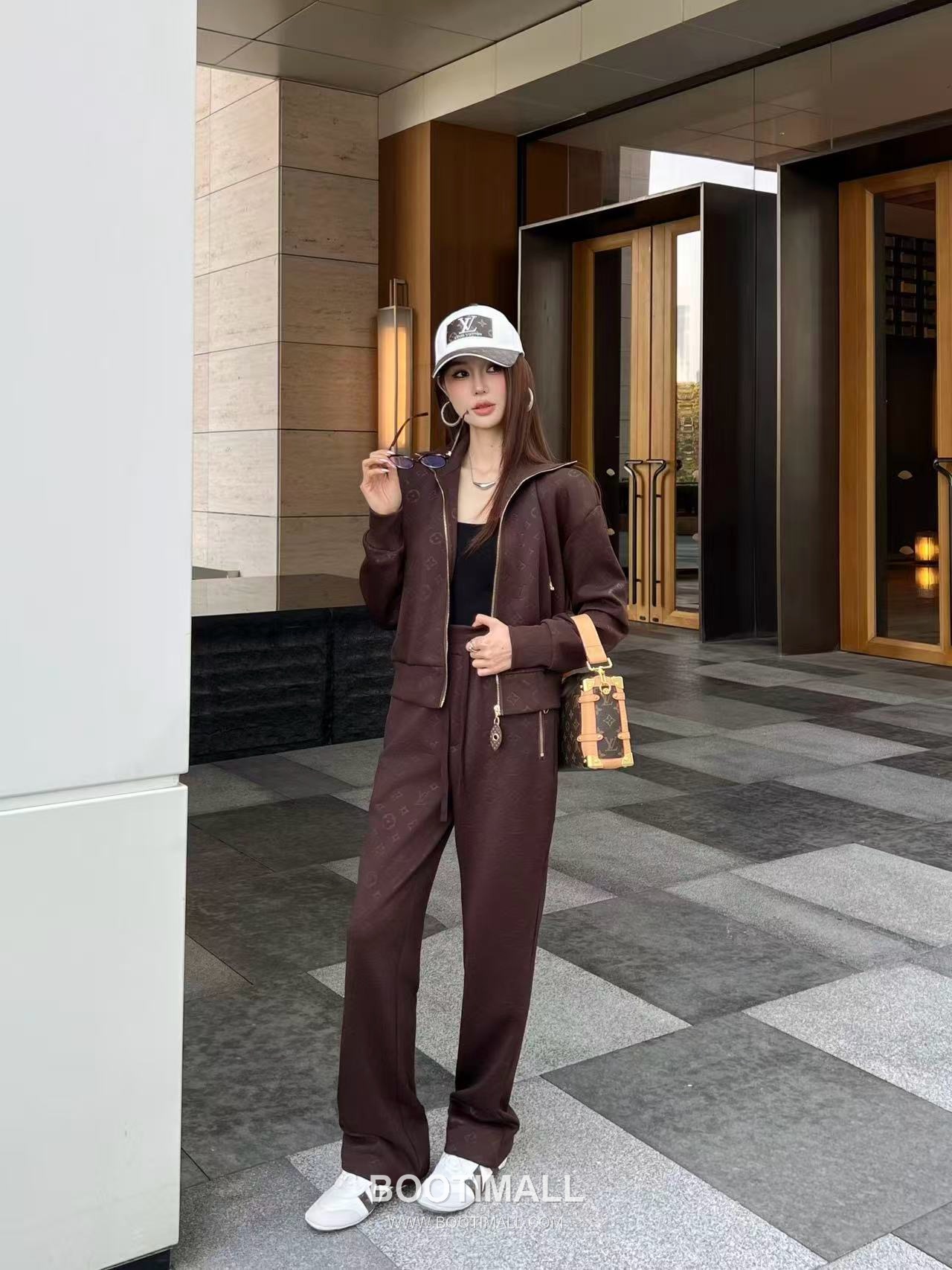Louis Vuitton SS26 Monogram Embossed Cotton Track Jacket & Pants Set 루이비통 모노그램 엠보스 코튼 트랙 재킷 앤 팬츠 세트 5