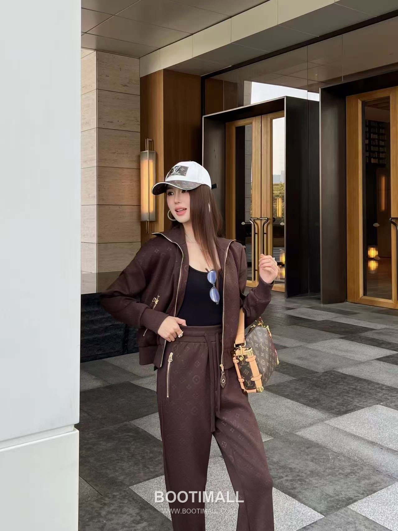 Louis Vuitton SS26 Monogram Embossed Cotton Track Jacket & Pants Set 루이비통 모노그램 엠보스 코튼 트랙 재킷 앤 팬츠 세트 8