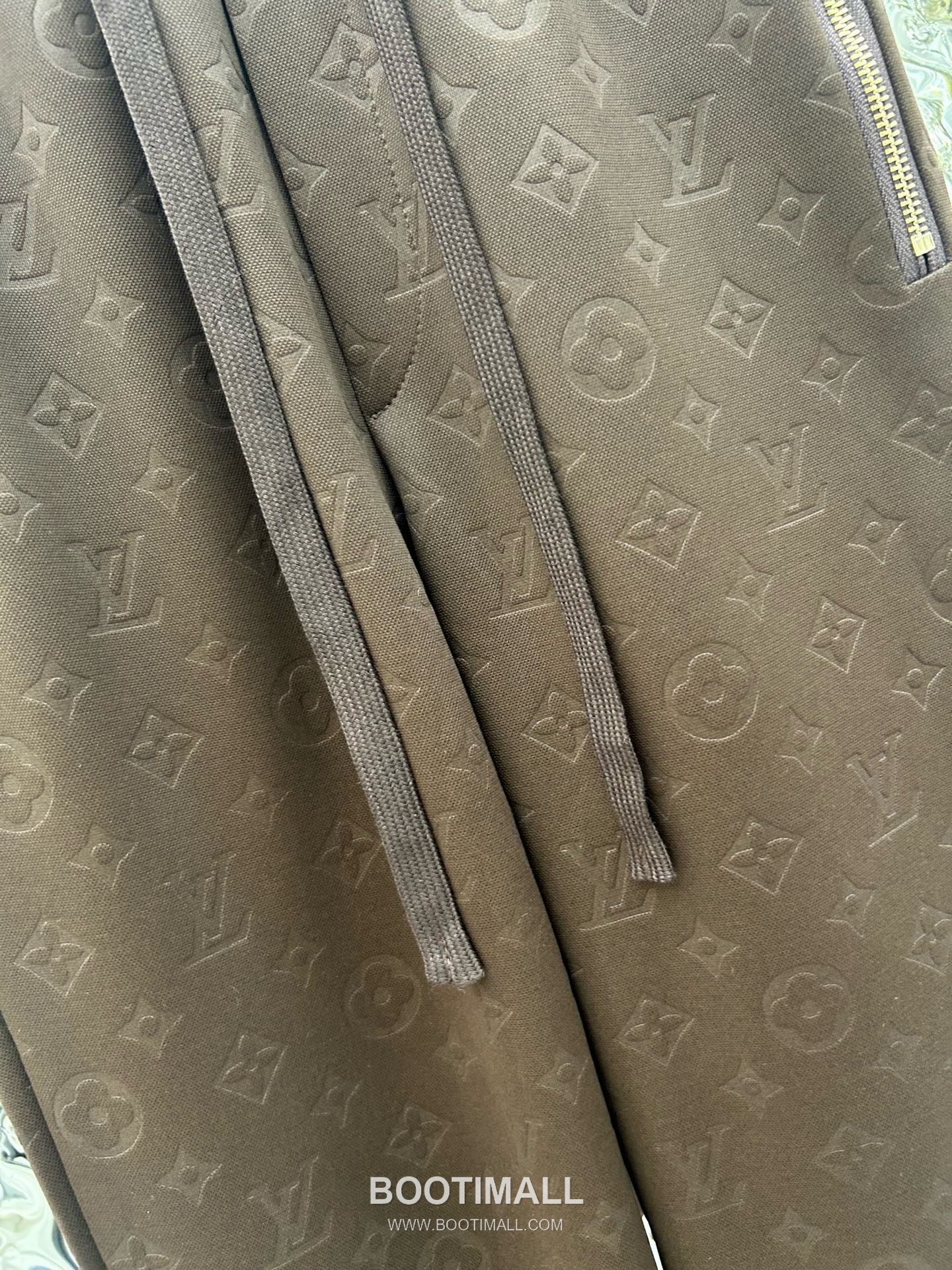 Louis Vuitton SS26 Monogram Embossed Cotton Track Jacket & Pants Set 루이비통 모노그램 엠보스 코튼 트랙 재킷 앤 팬츠 세트 13