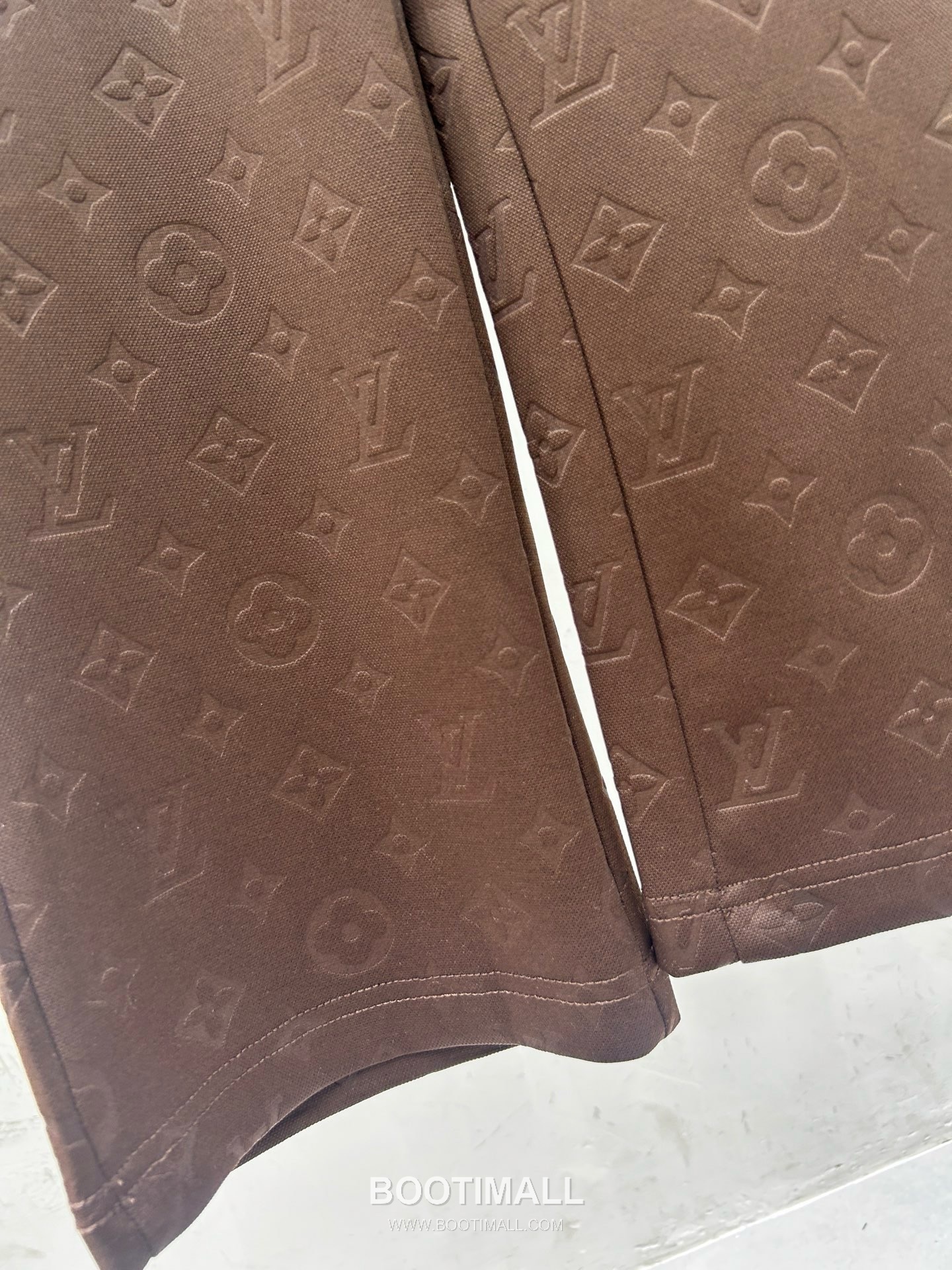 Louis Vuitton SS26 Monogram Embossed Cotton Track Jacket & Pants Set 루이비통 모노그램 엠보스 코튼 트랙 재킷 앤 팬츠 세트 14