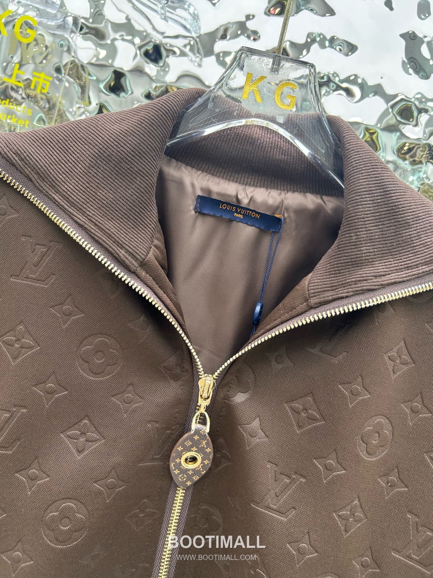 Louis Vuitton SS26 Monogram Embossed Cotton Track Jacket & Pants Set 루이비통 모노그램 엠보스 코튼 트랙 재킷 앤 팬츠 세트 16
