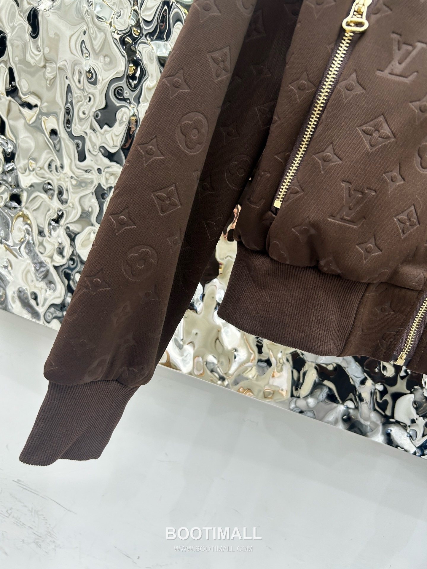 Louis Vuitton SS26 Monogram Embossed Cotton Track Jacket & Pants Set 루이비통 모노그램 엠보스 코튼 트랙 재킷 앤 팬츠 세트 18