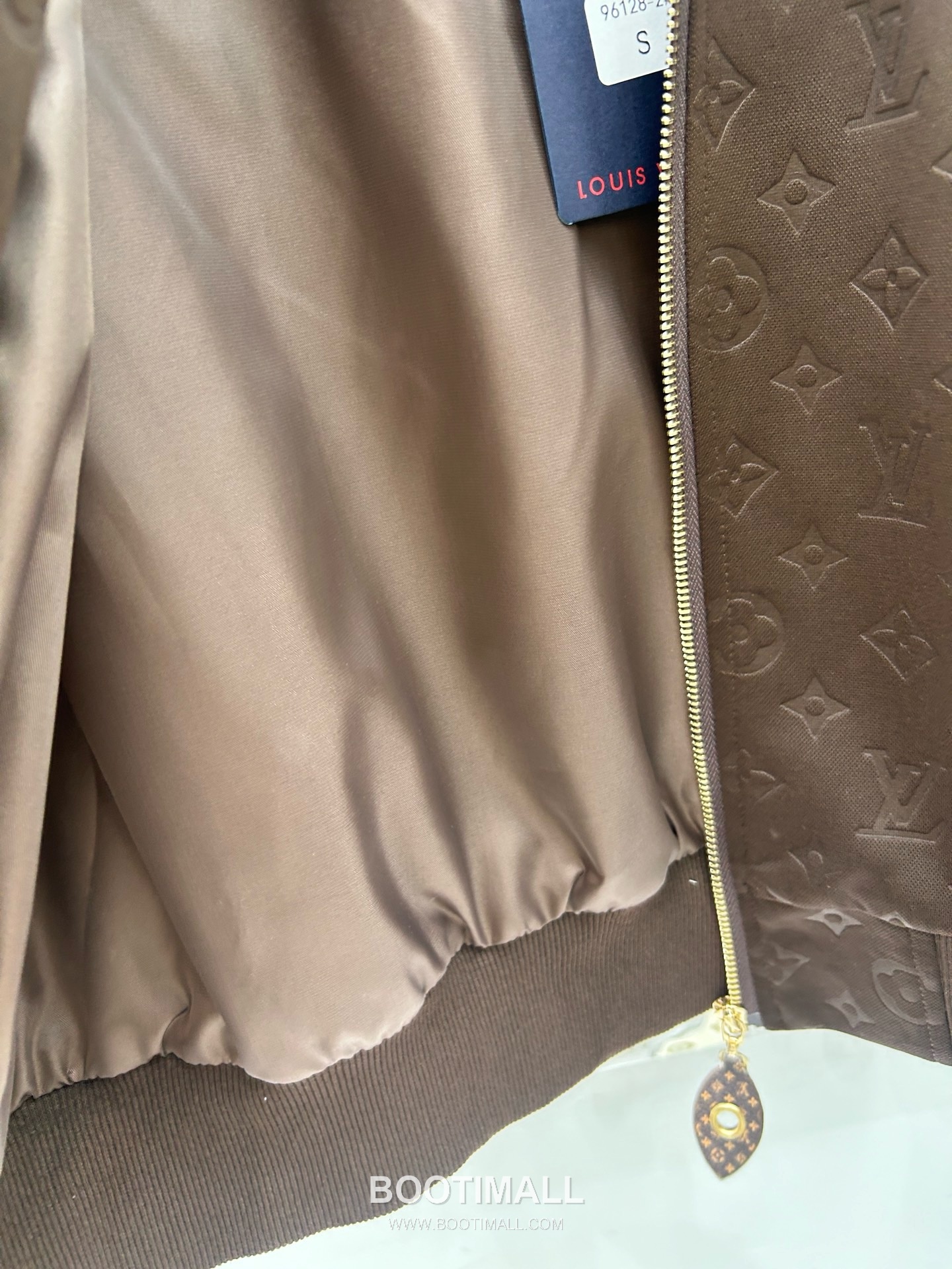 Louis Vuitton SS26 Monogram Embossed Cotton Track Jacket & Pants Set 루이비통 모노그램 엠보스 코튼 트랙 재킷 앤 팬츠 세트 19