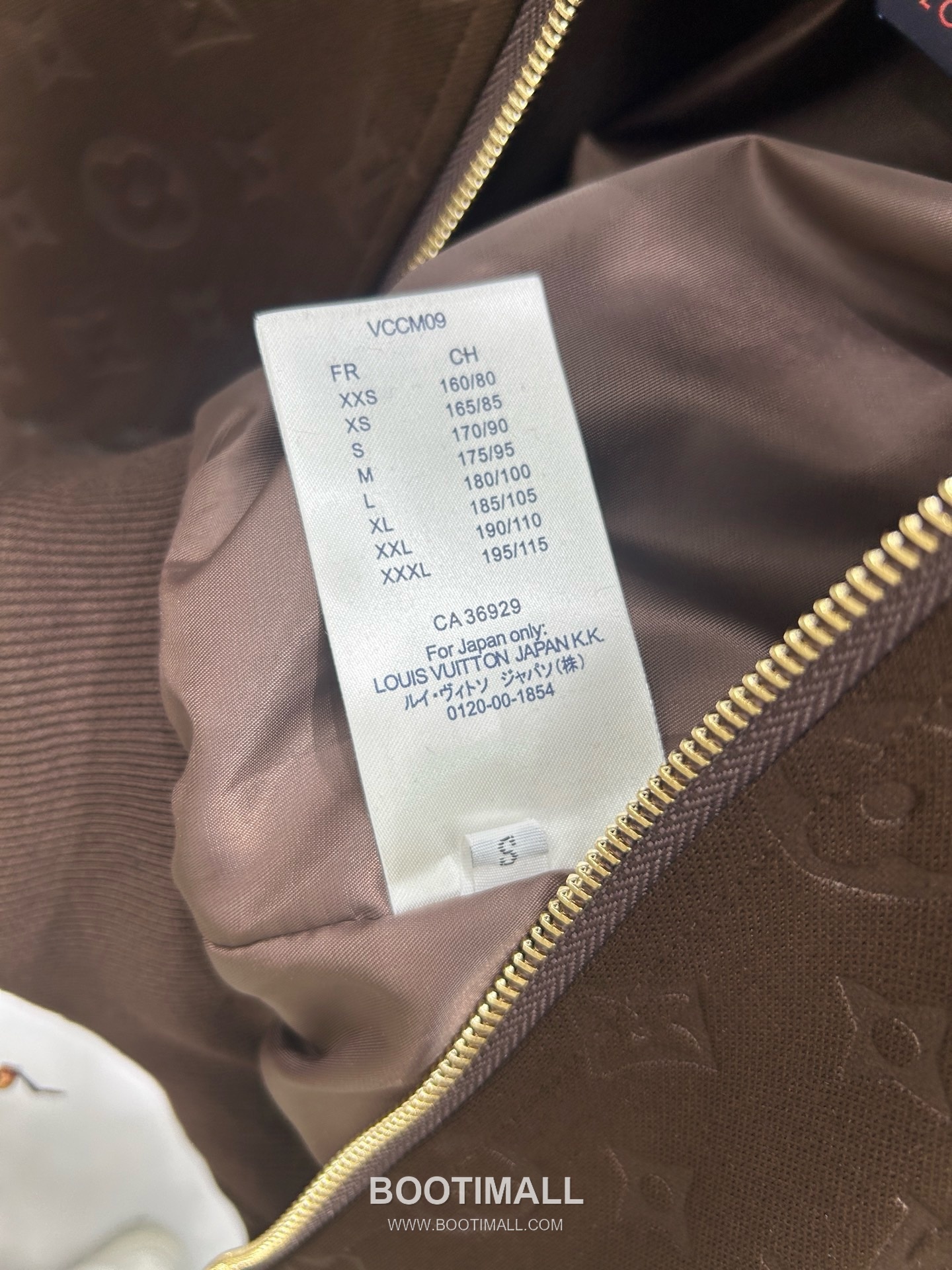 Louis Vuitton SS26 Monogram Embossed Cotton Track Jacket & Pants Set 루이비통 모노그램 엠보스 코튼 트랙 재킷 앤 팬츠 세트 20