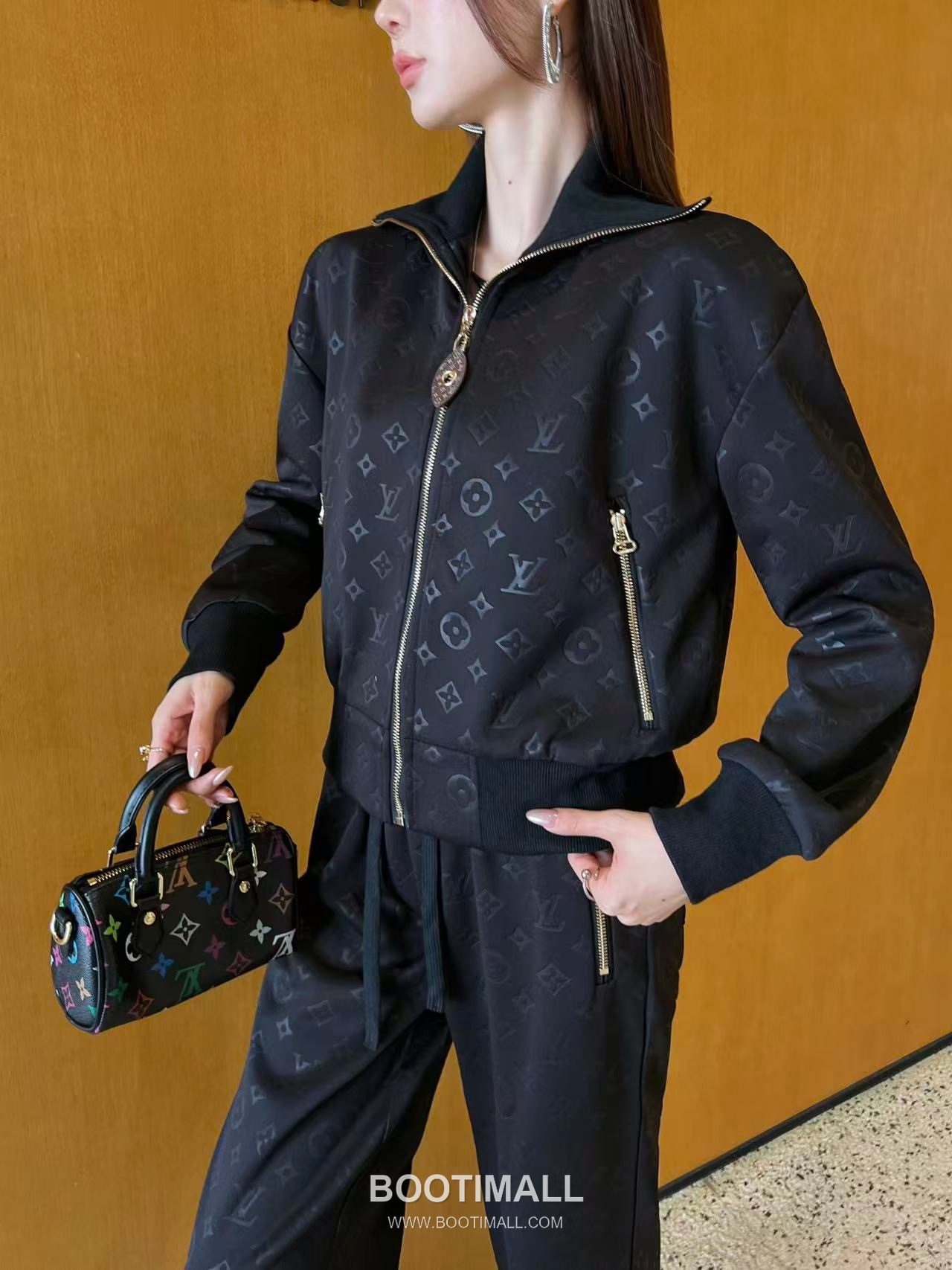 Louis Vuitton SS26 Monogram Embossed Cotton Track Jacket & Pants Set 루이비통 모노그램 엠보스 코튼 트랙 재킷 앤 팬츠 세트 4