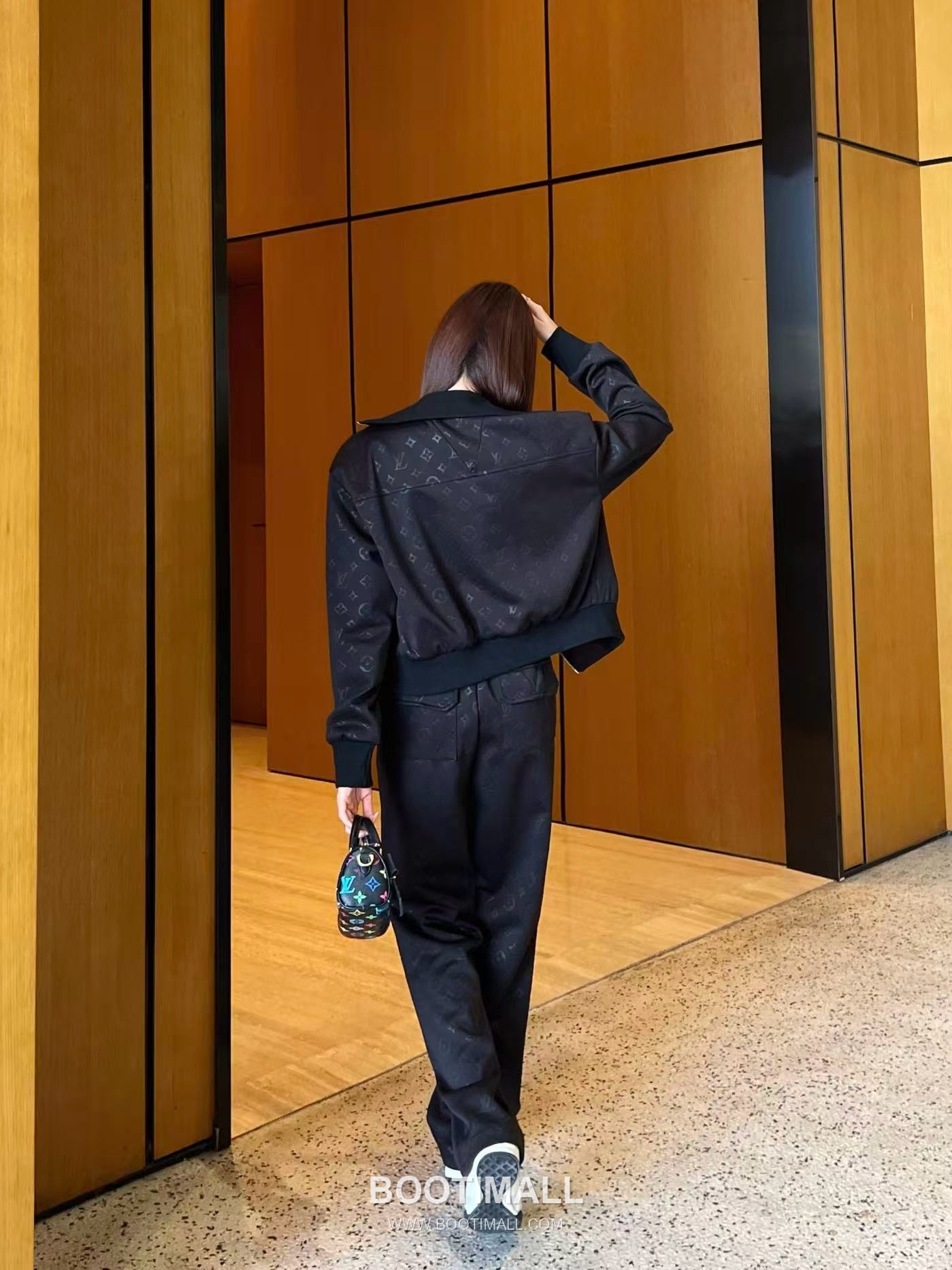 Louis Vuitton SS26 Monogram Embossed Cotton Track Jacket & Pants Set 루이비통 모노그램 엠보스 코튼 트랙 재킷 앤 팬츠 세트 7