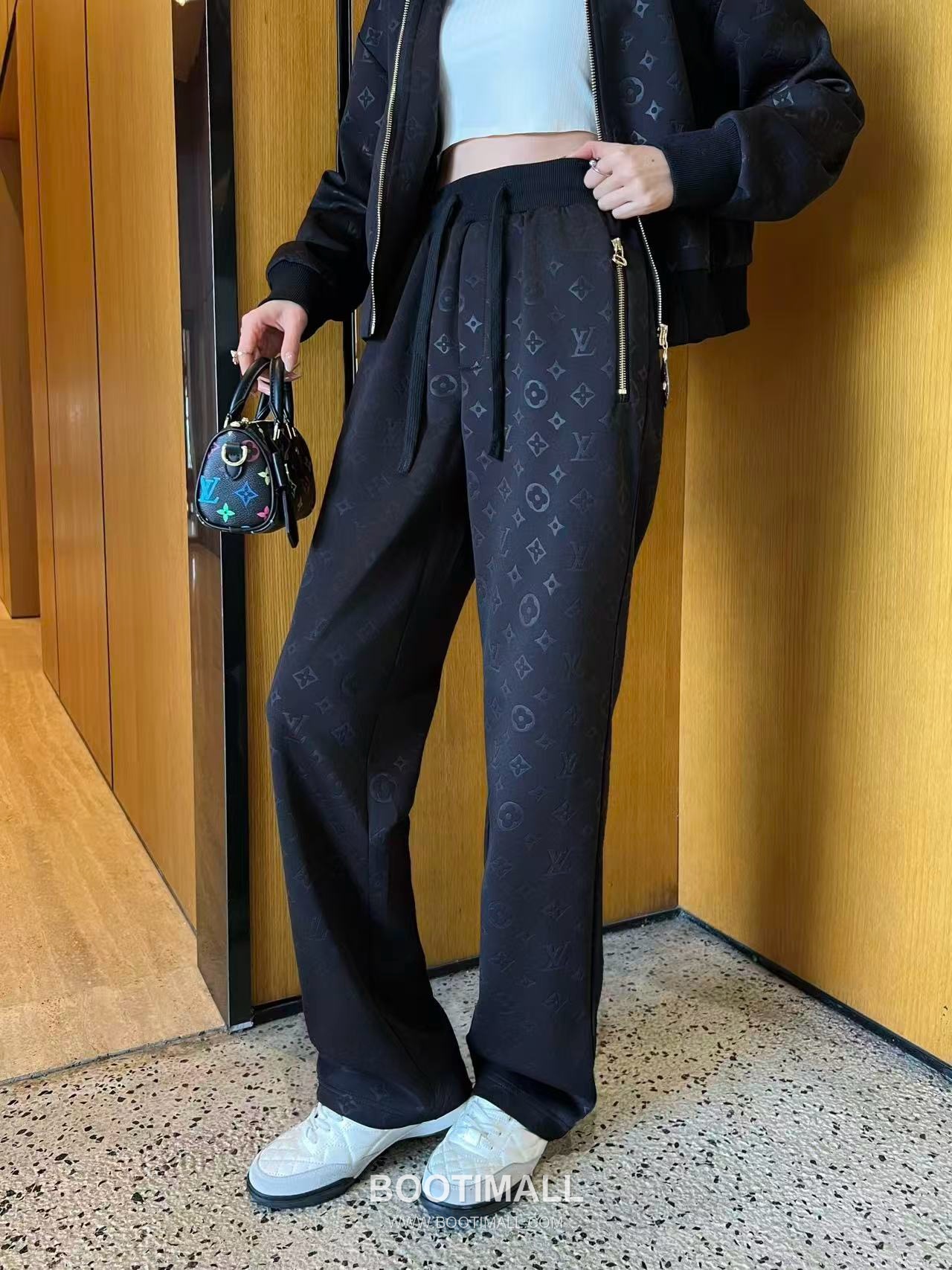 Louis Vuitton SS26 Monogram Embossed Cotton Track Jacket & Pants Set 루이비통 모노그램 엠보스 코튼 트랙 재킷 앤 팬츠 세트 8