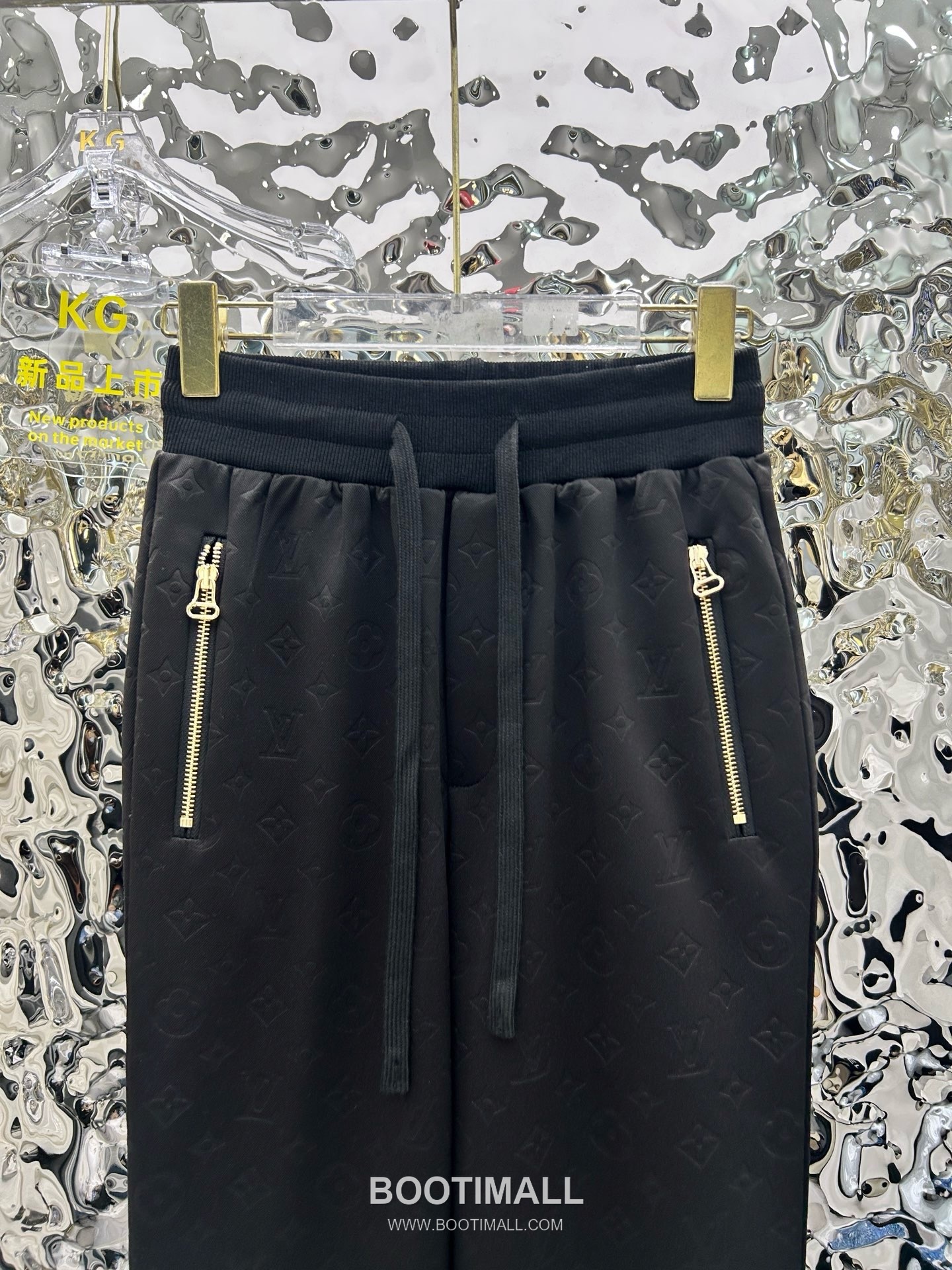 Louis Vuitton SS26 Monogram Embossed Cotton Track Jacket & Pants Set 루이비통 모노그램 엠보스 코튼 트랙 재킷 앤 팬츠 세트 11