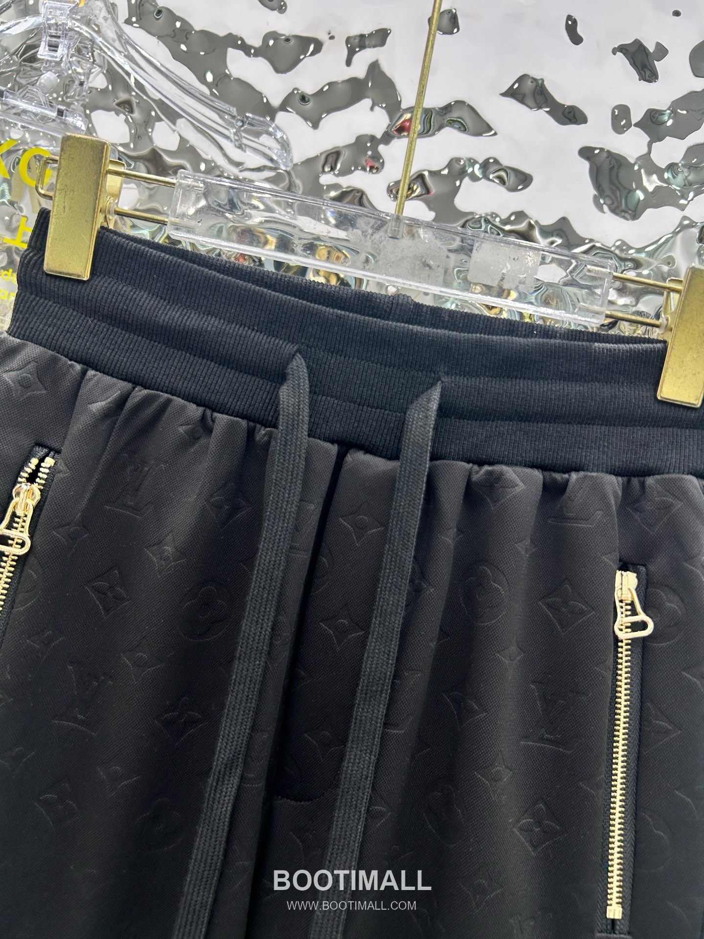 Louis Vuitton SS26 Monogram Embossed Cotton Track Jacket & Pants Set 루이비통 모노그램 엠보스 코튼 트랙 재킷 앤 팬츠 세트 12