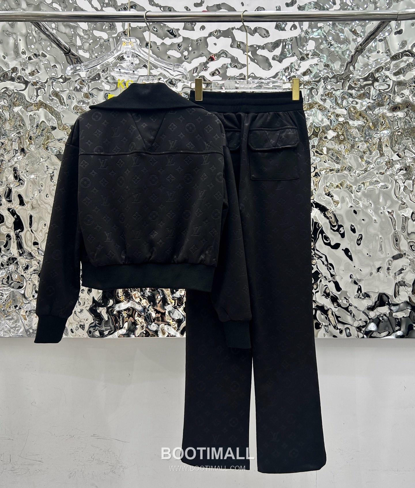 Louis Vuitton SS26 Monogram Embossed Cotton Track Jacket & Pants Set 루이비통 모노그램 엠보스 코튼 트랙 재킷 앤 팬츠 세트 18