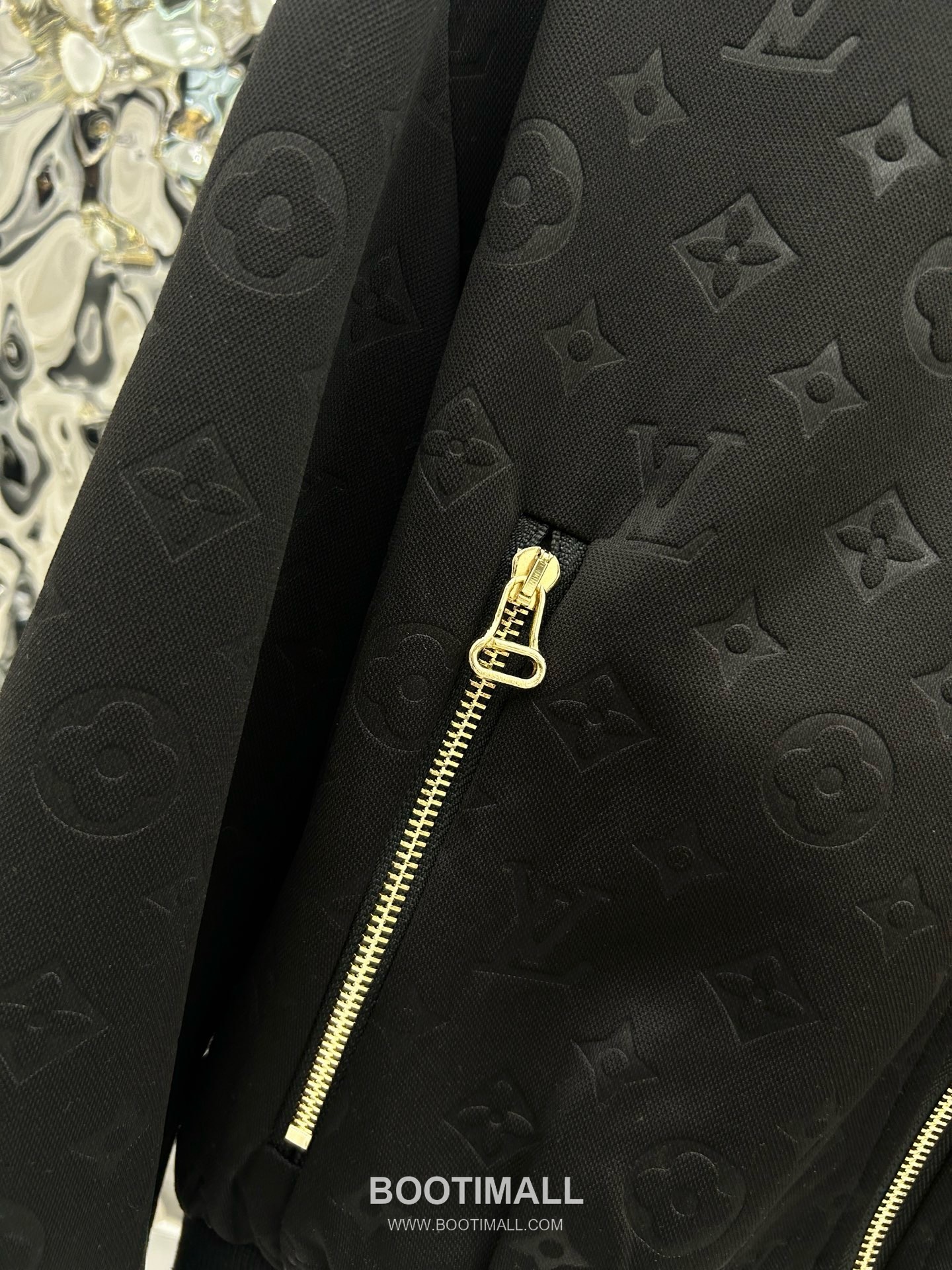 Louis Vuitton SS26 Monogram Embossed Cotton Track Jacket & Pants Set 루이비통 모노그램 엠보스 코튼 트랙 재킷 앤 팬츠 세트 21