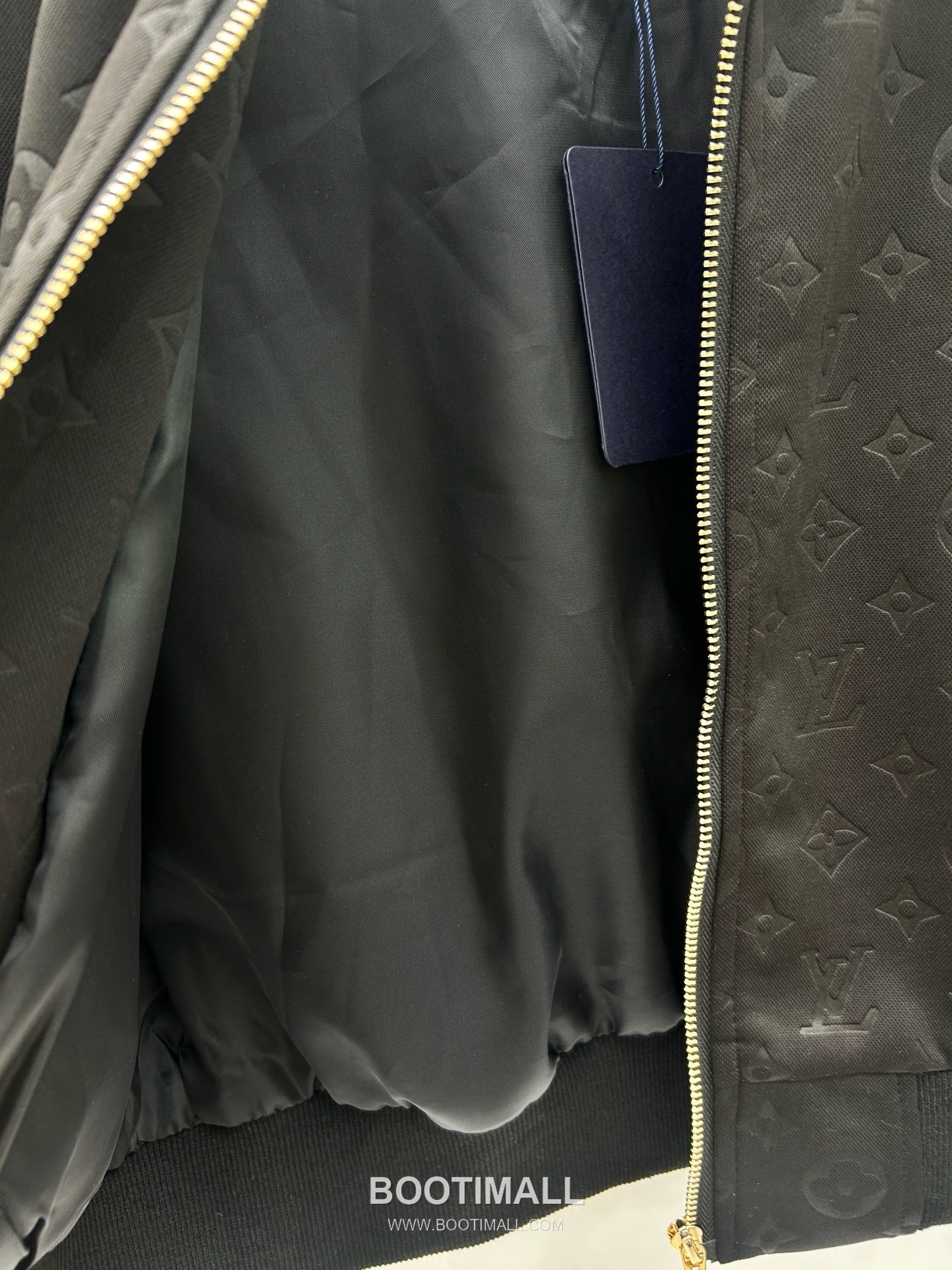 Louis Vuitton SS26 Monogram Embossed Cotton Track Jacket & Pants Set 루이비통 모노그램 엠보스 코튼 트랙 재킷 앤 팬츠 세트 22