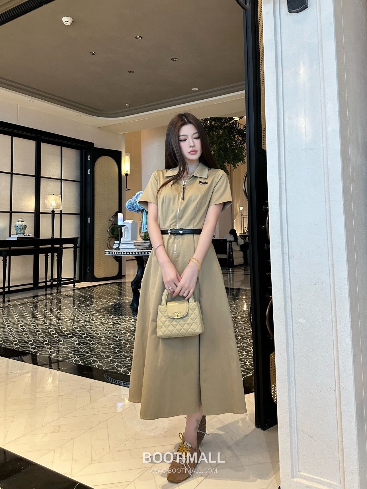 Prada SS26 Carriage Logo Embroidered Collared Dress 프라다 카리지 로고 자수 카라 드레스 3