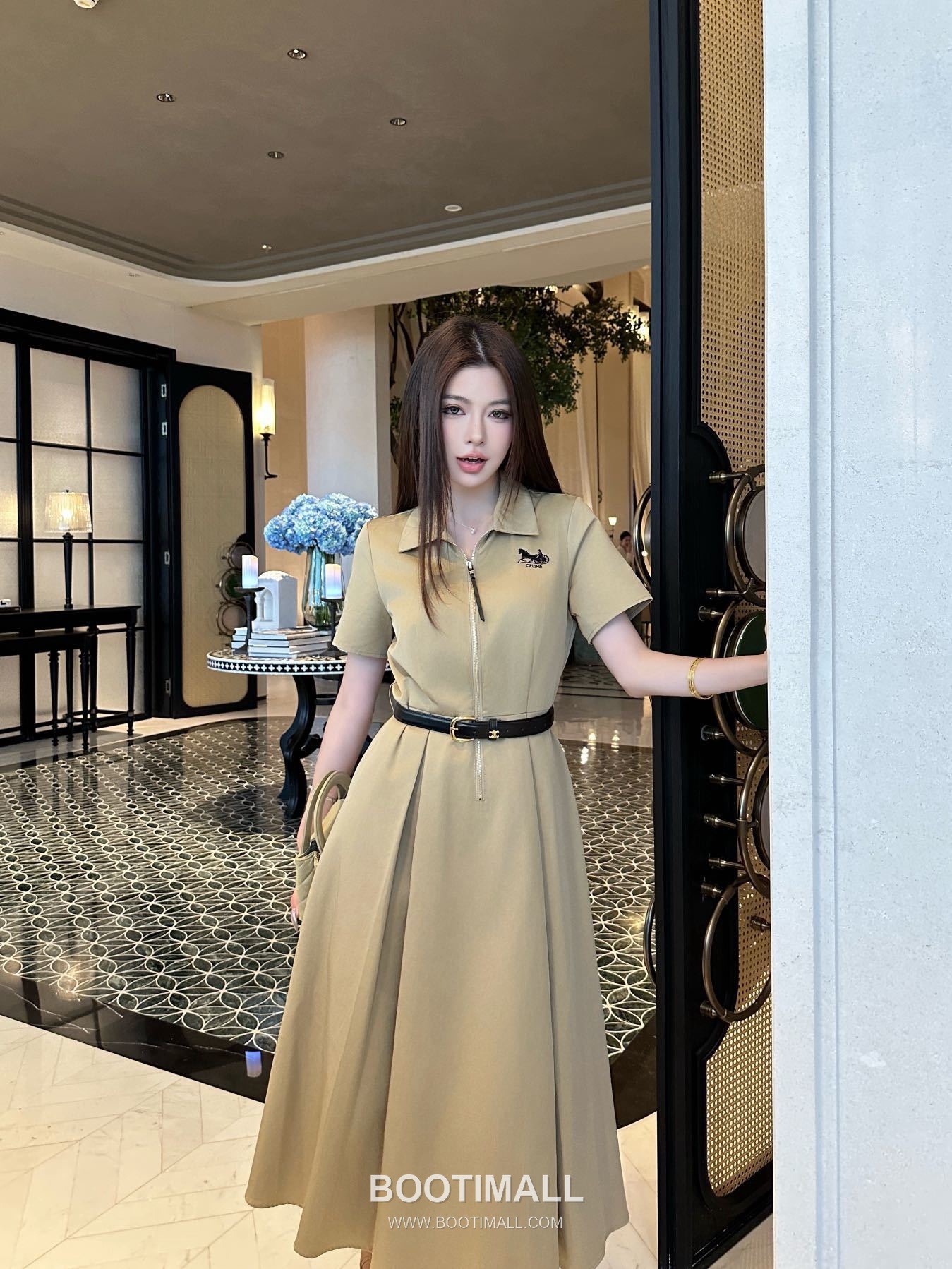 Prada SS26 Carriage Logo Embroidered Collared Dress 프라다 카리지 로고 자수 카라 드레스 5
