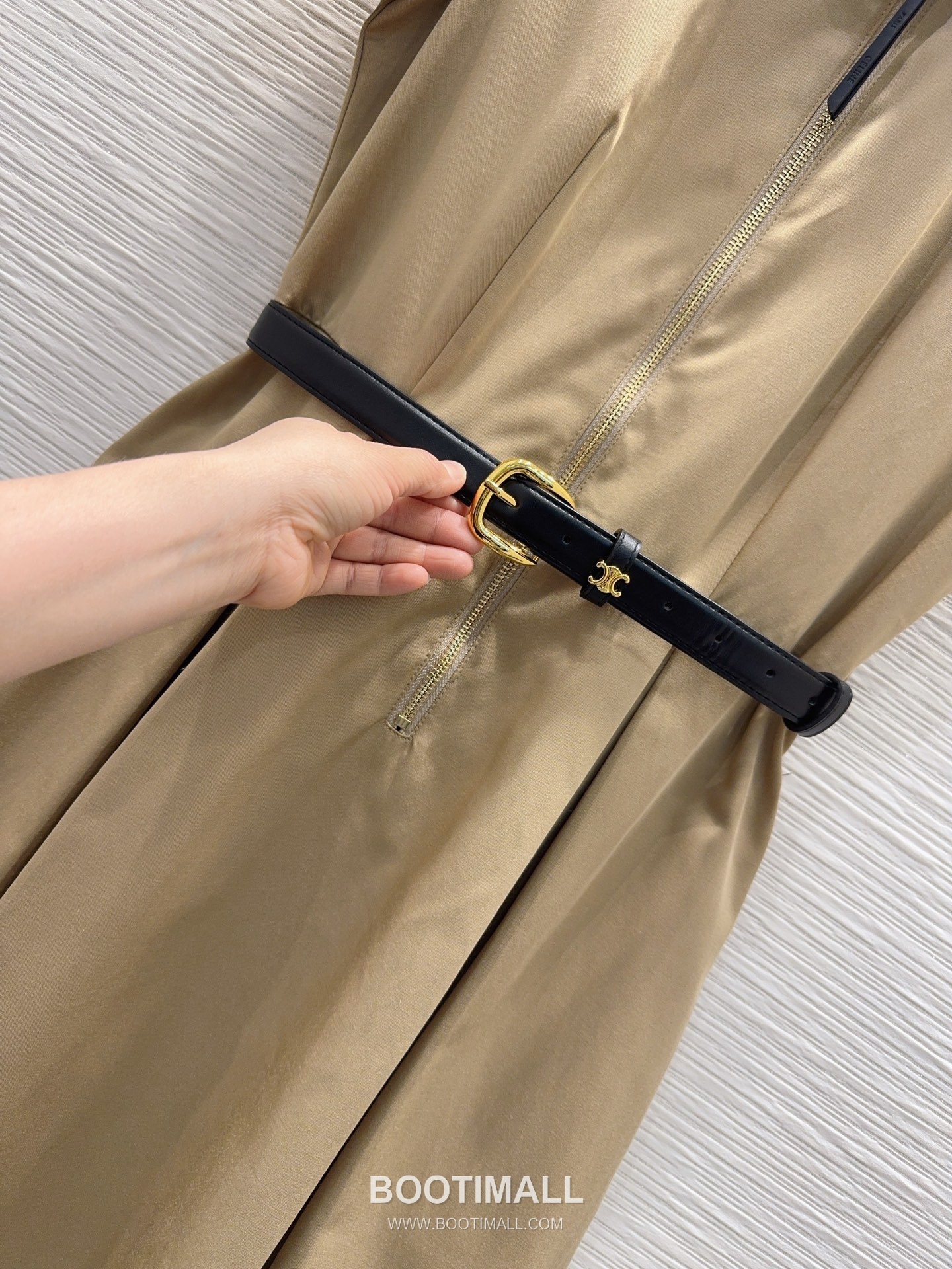 Prada SS26 Carriage Logo Embroidered Collared Dress 프라다 카리지 로고 자수 카라 드레스 13