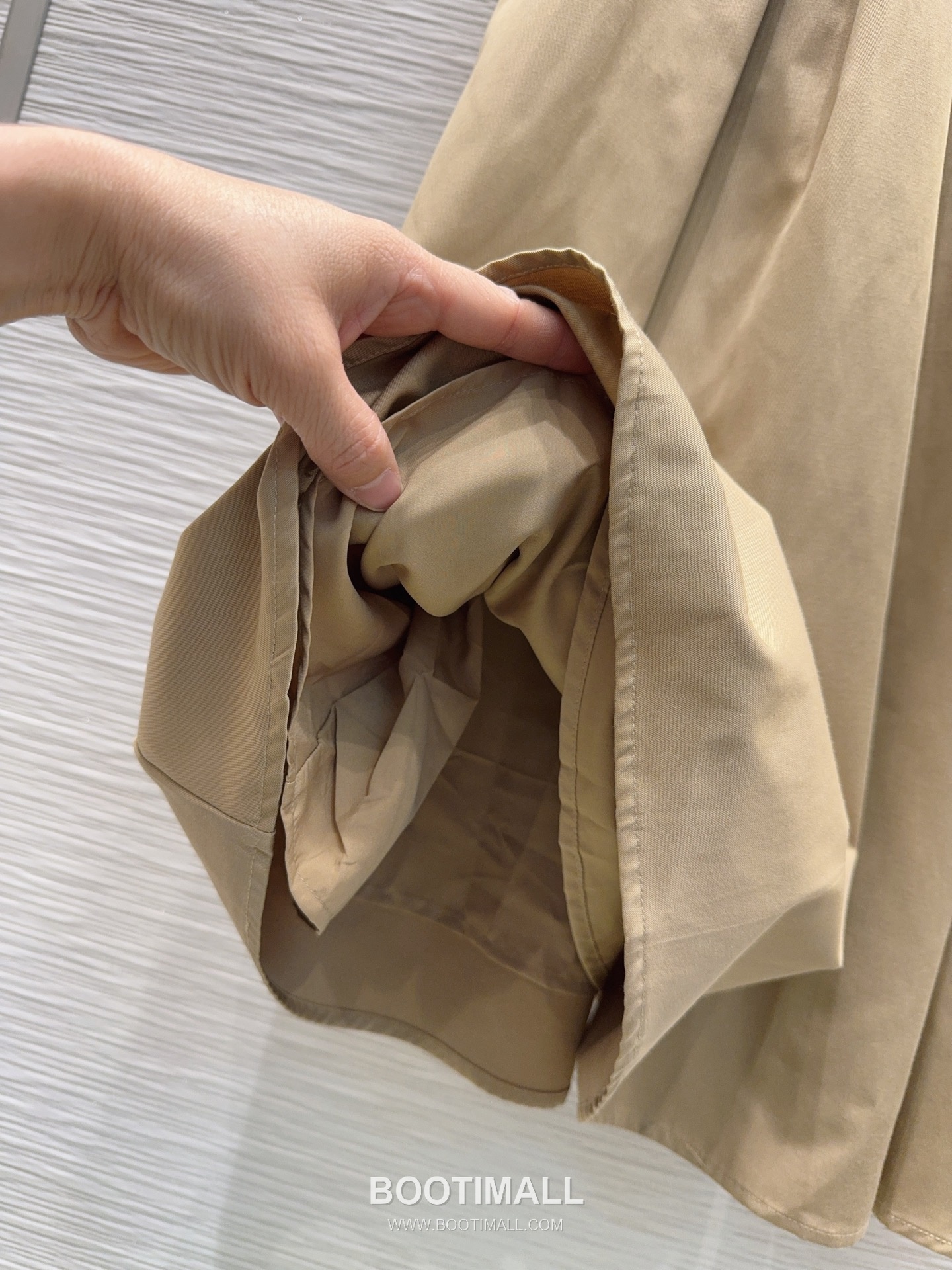 Prada SS26 Carriage Logo Embroidered Collared Dress 프라다 카리지 로고 자수 카라 드레스 16