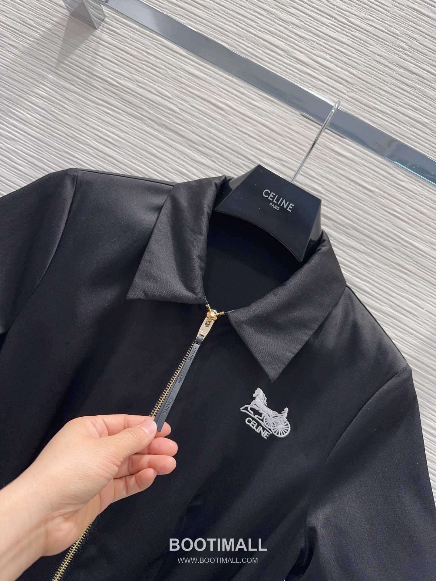 Prada SS26 Carriage Logo Embroidered Collared Dress 프라다 카리지 로고 자수 카라 드레스 12