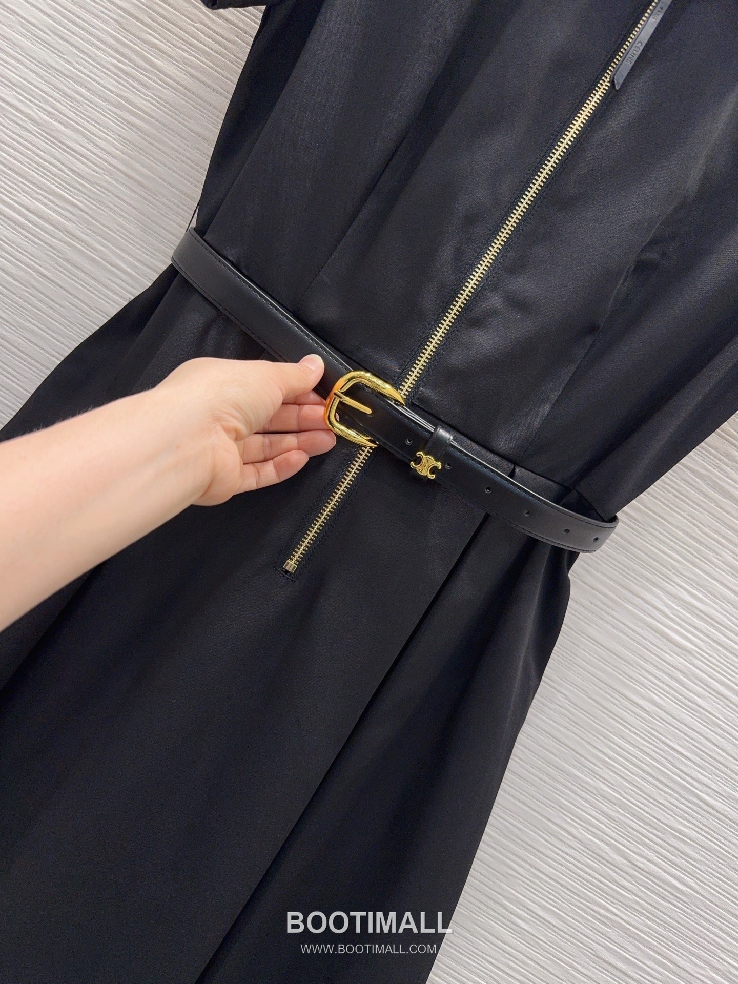Prada SS26 Carriage Logo Embroidered Collared Dress 프라다 카리지 로고 자수 카라 드레스 13