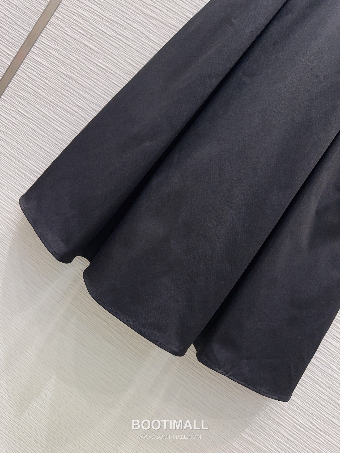 Prada SS26 Carriage Logo Embroidered Collared Dress 프라다 카리지 로고 자수 카라 드레스 15