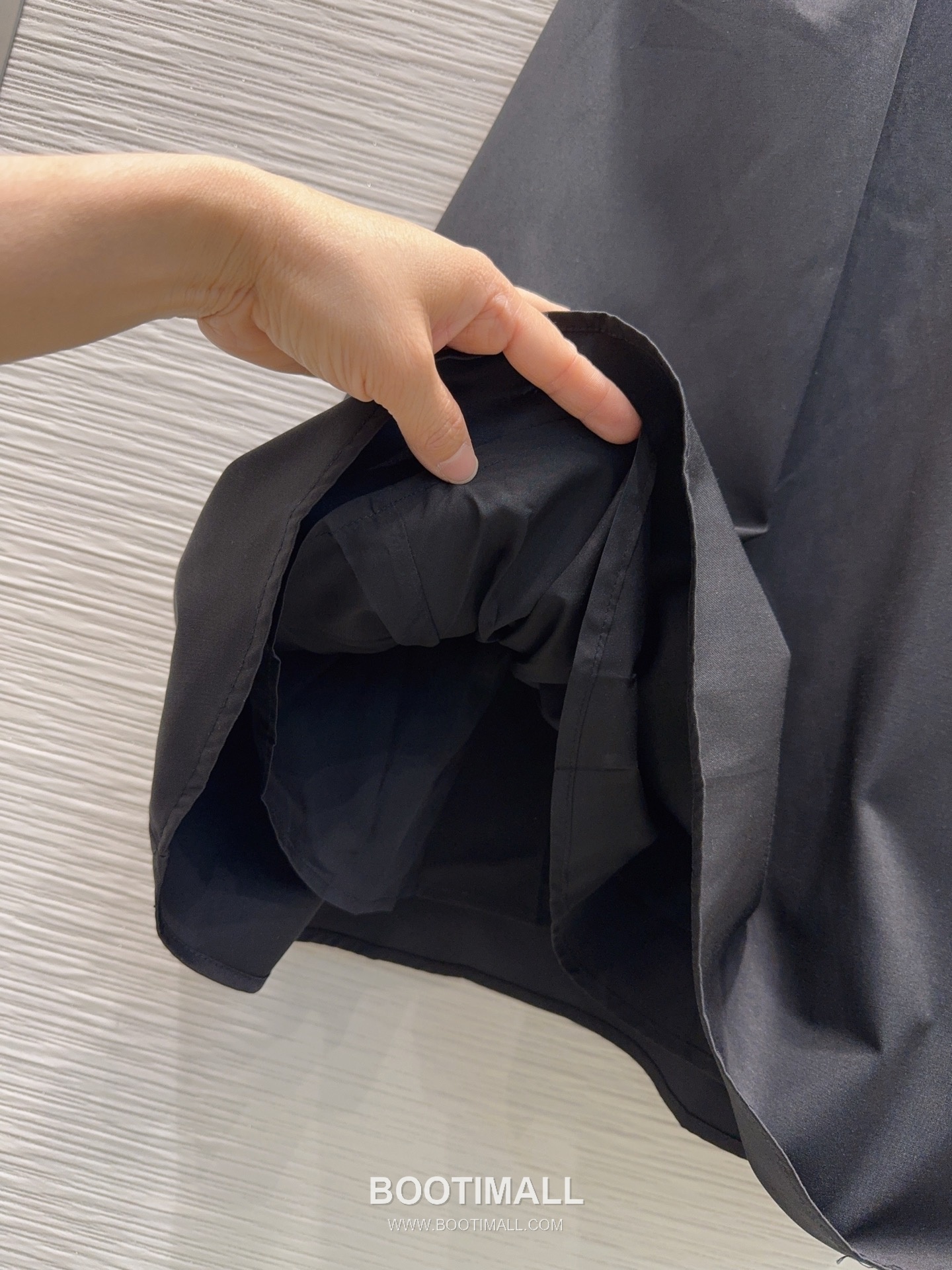 Prada SS26 Carriage Logo Embroidered Collared Dress 프라다 카리지 로고 자수 카라 드레스 16