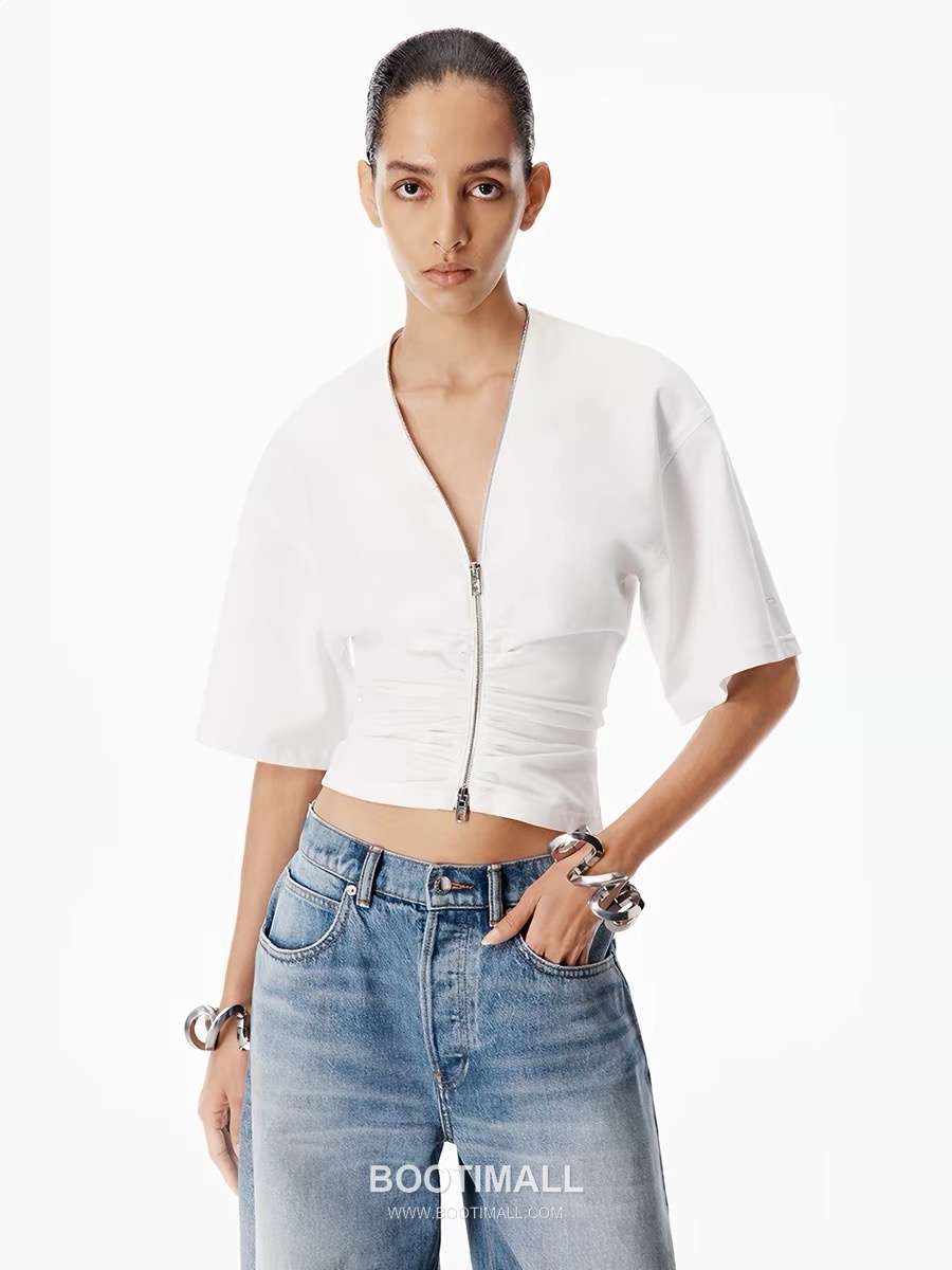 Alexander Wang SS26 Curved Distressed Logo Embossed Denim Pants 알렉산더왕 커브드 디스트로이드 로고 엠보스 데님 팬츠 2