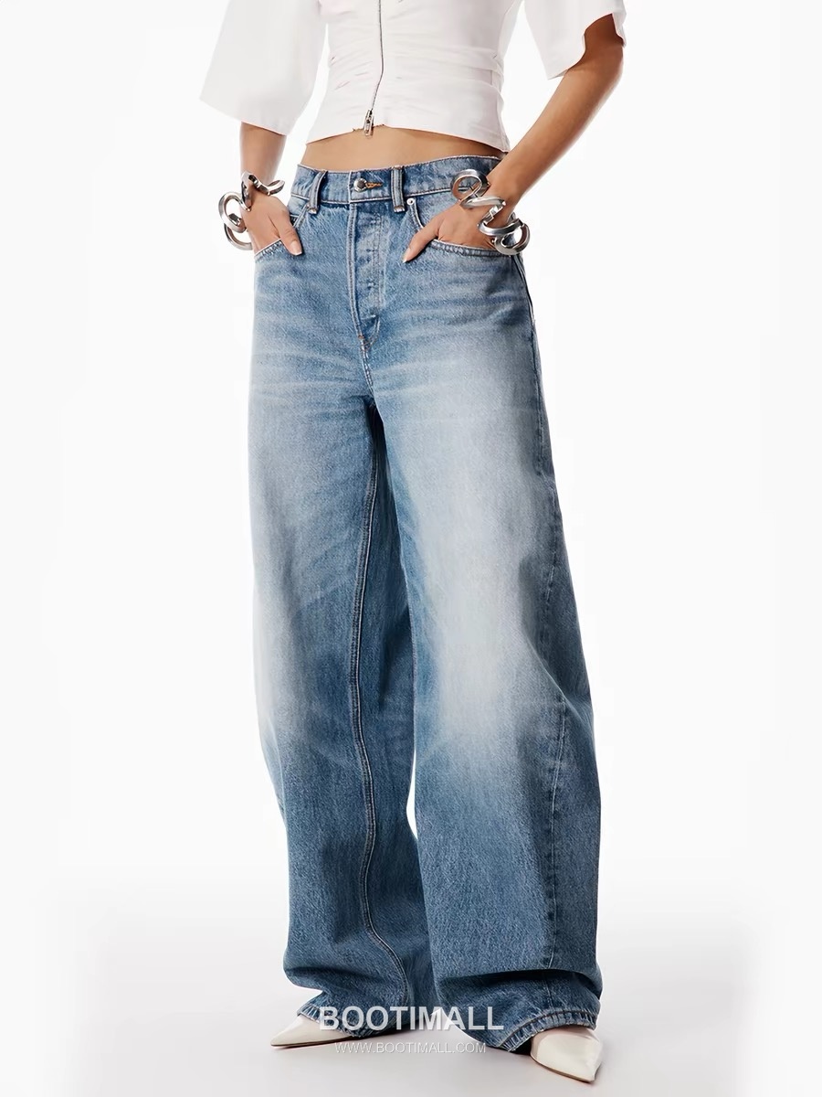 Alexander Wang SS26 Curved Distressed Logo Embossed Denim Pants 알렉산더왕 커브드 디스트로이드 로고 엠보스 데님 팬츠 3